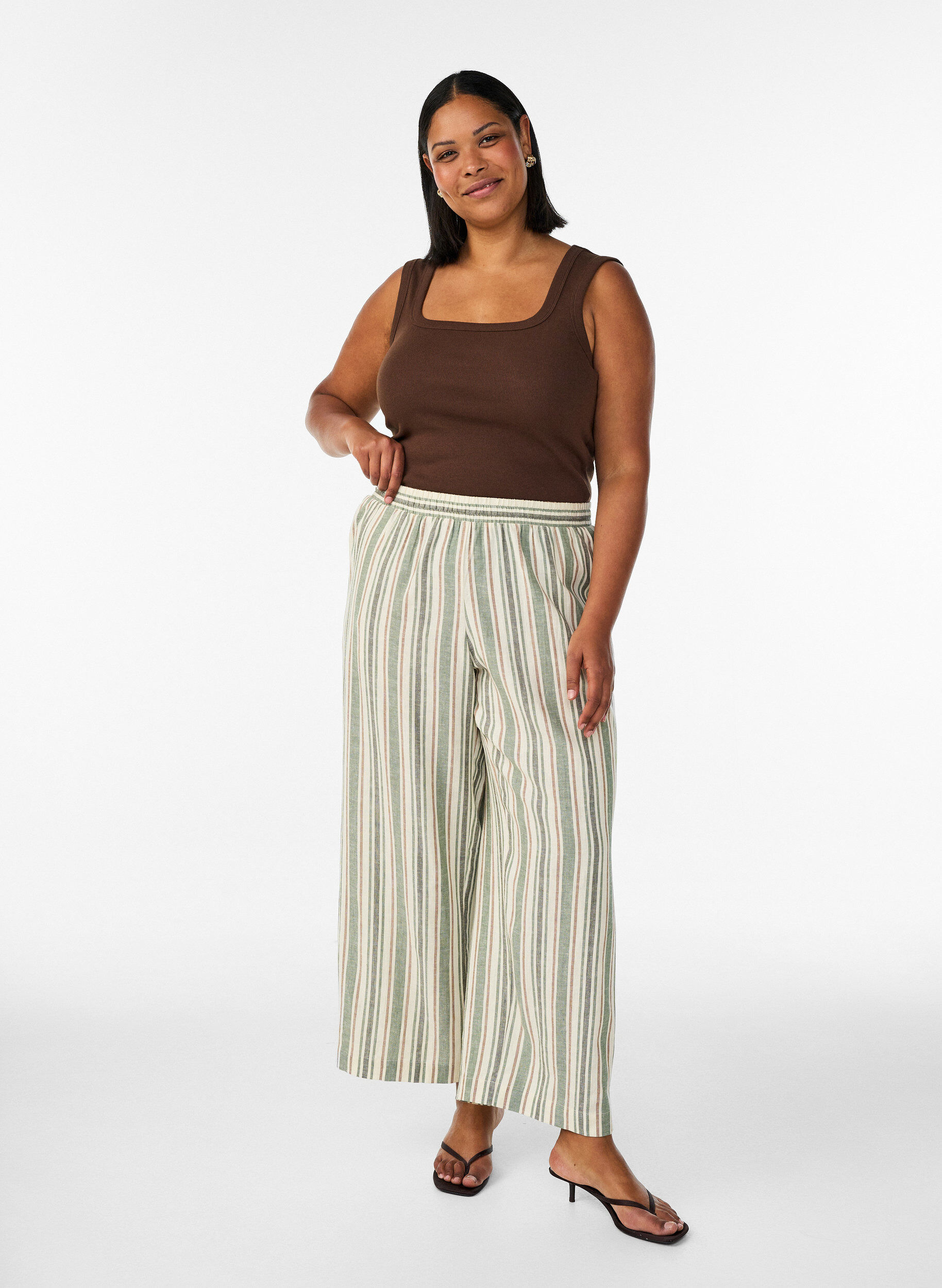 Hose aus Leinen und Viskose mit weitem Bein, Vanille, Model