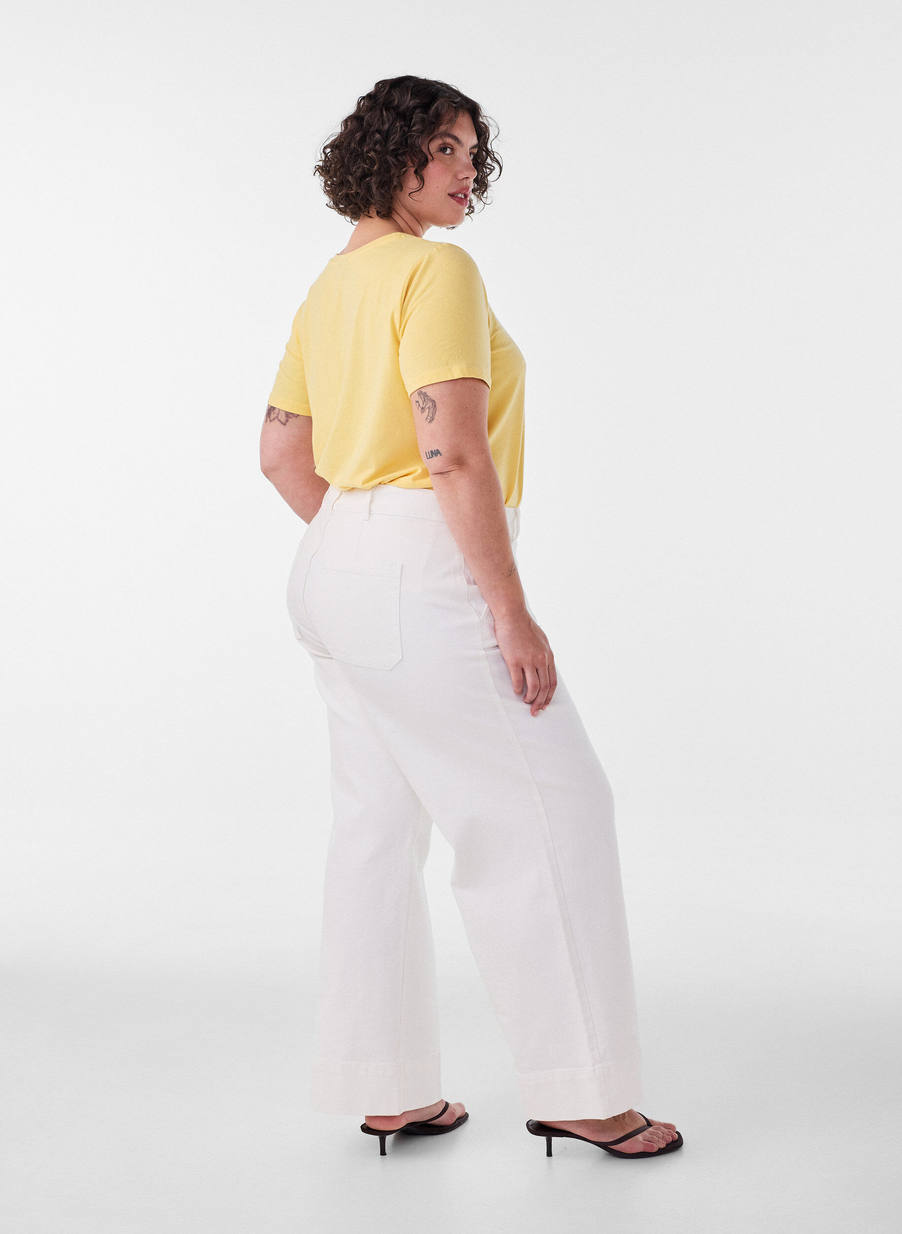 ZizziEinfarbiges basic T-Shirt aus Baumwolle, Gelb, Model image number 2