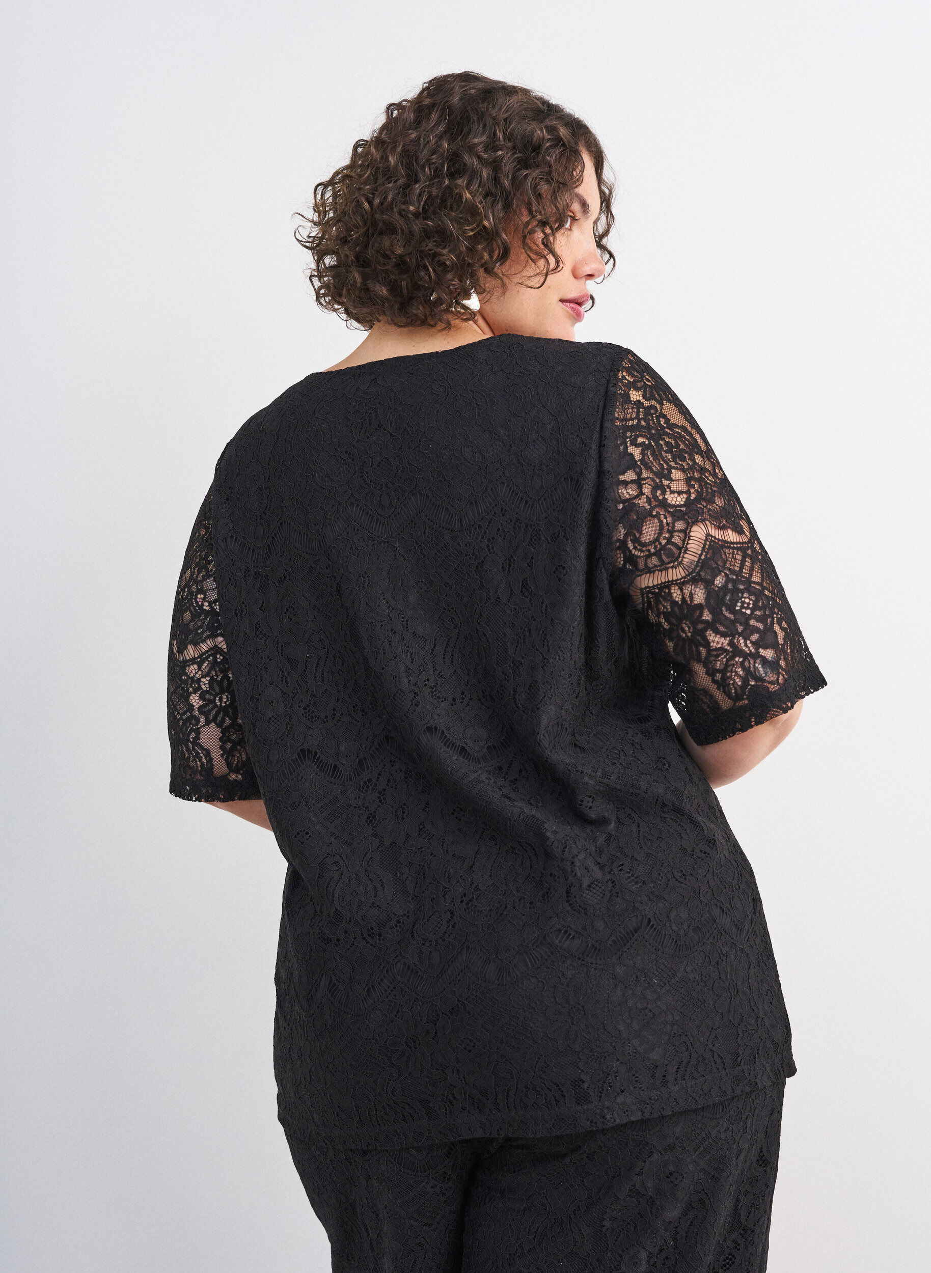 ZizziBluse aus Spitze mit Zierkn&ouml;pfen, Schwarz, Model image number 2