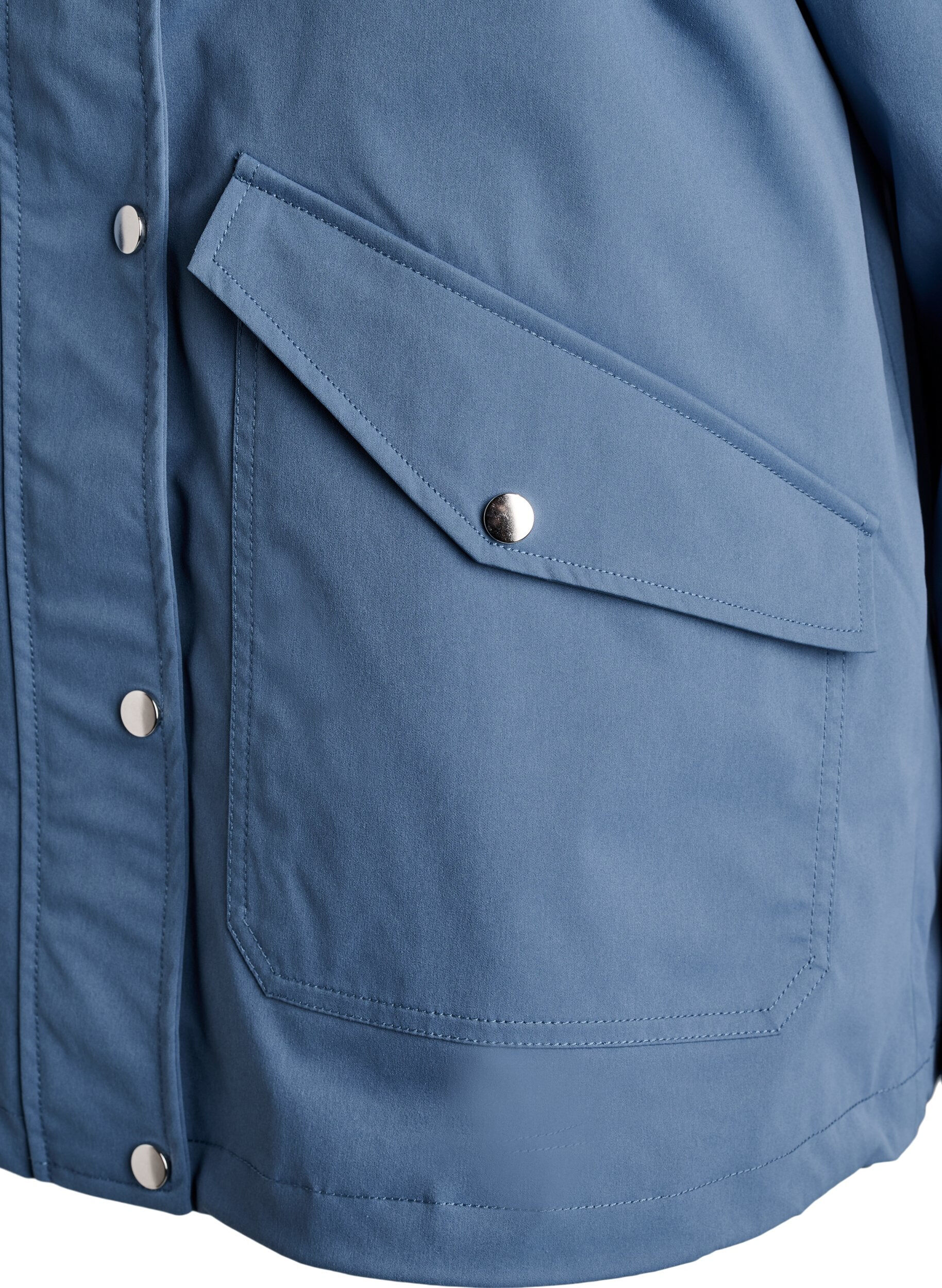 ZizziKurze Fr&uuml;hlingsjacke mit abnehmbarer Kapuze, Blau, Packshot image number 3