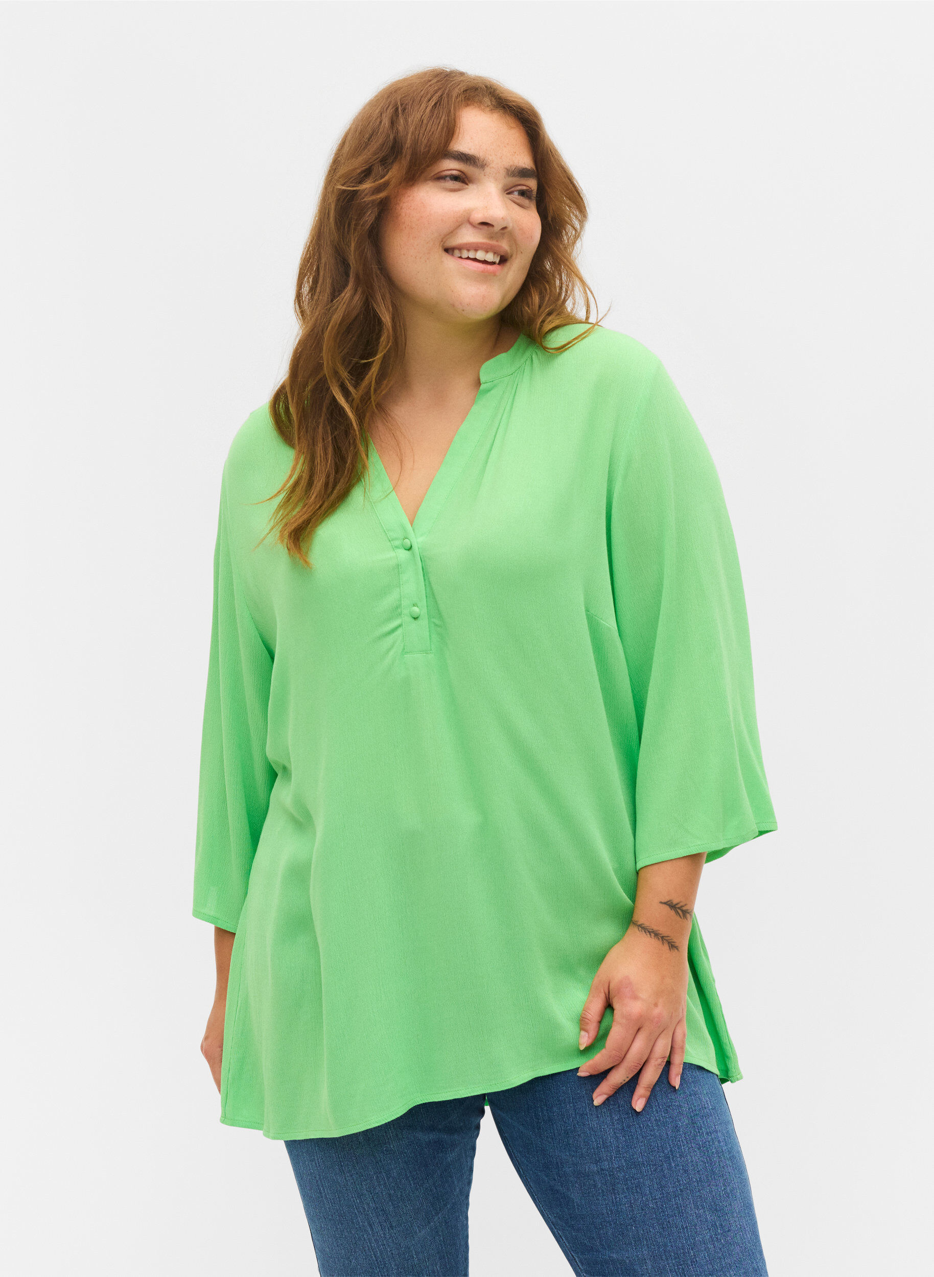 ZizziViskosebluse mit 3/4-&Auml;rmeln und V-Ausschnitt, Summer Green, Model image number 0