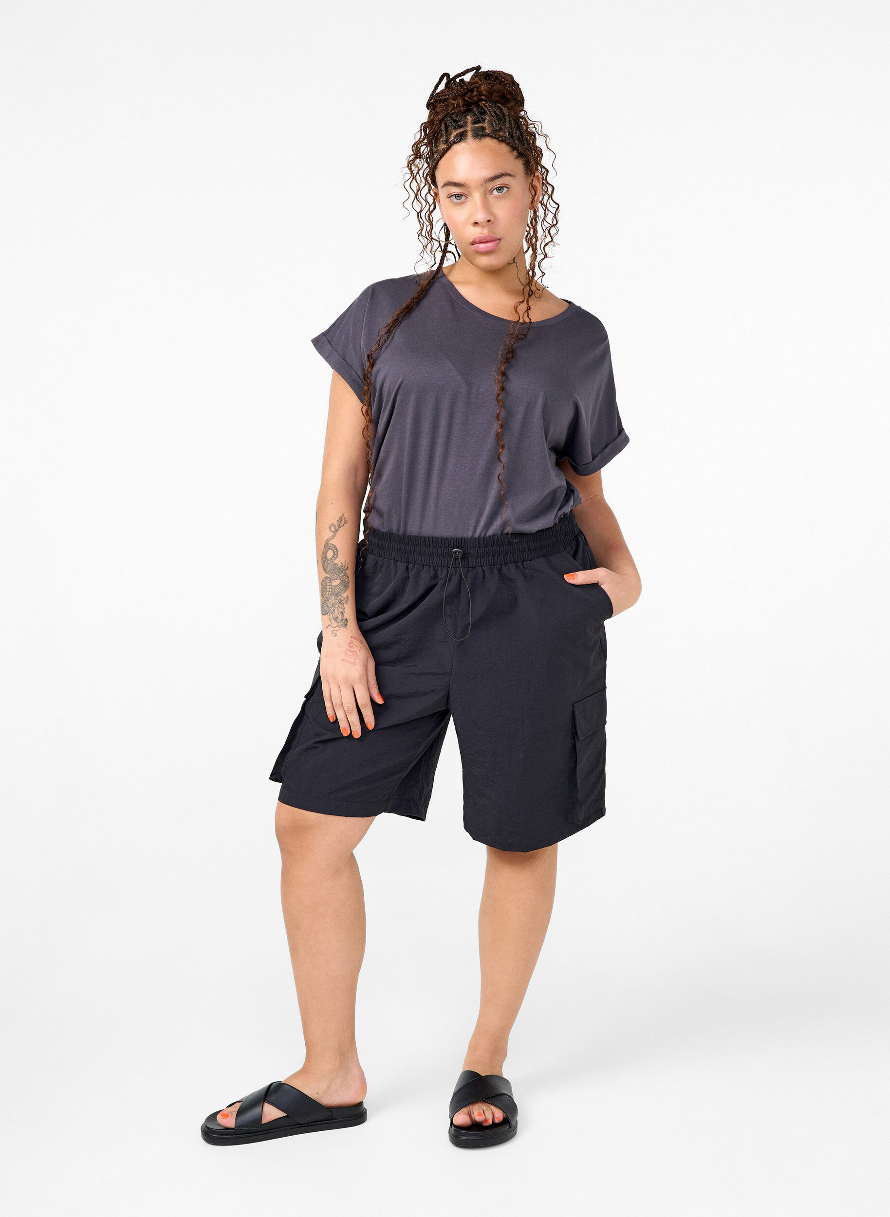 ZizziKurz&auml;rmliges T-Shirt aus einer Baumwollmischung, Grau, Model image number 1