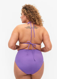Bikini-Hose mit hoher Taille, Royal Lilac, Model