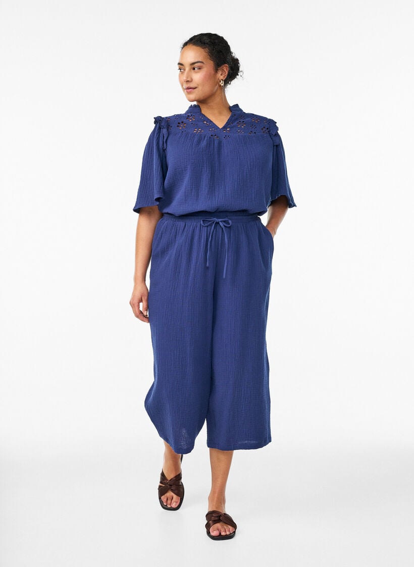 Bluse aus Baumwoll-Musselin mit Broderie Anglaise und 1/2-&Auml;rmeln, Blau, Model image number 1