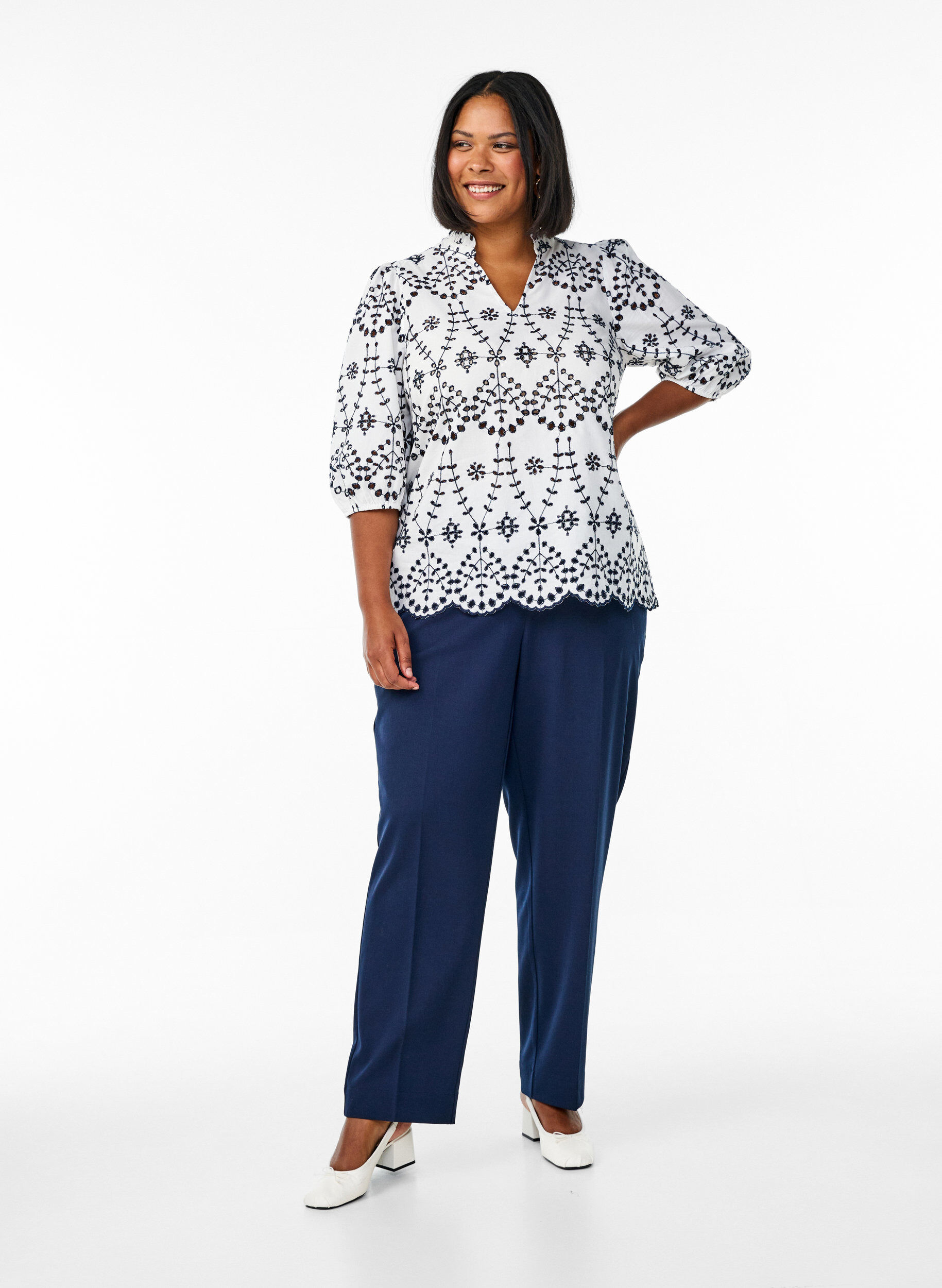 ZizziBluse mit 3/4-&Auml;rmeln und kontrastierender Broderie Anglaise, Wei&szlig;, Model image number 1