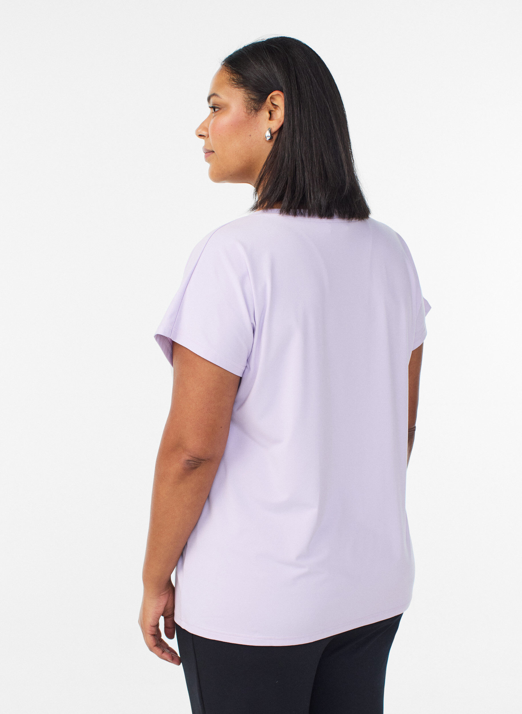 ZizziLockeres Trainings-T-Shirt mit V-Ausschnitt, lila, Model image number 2