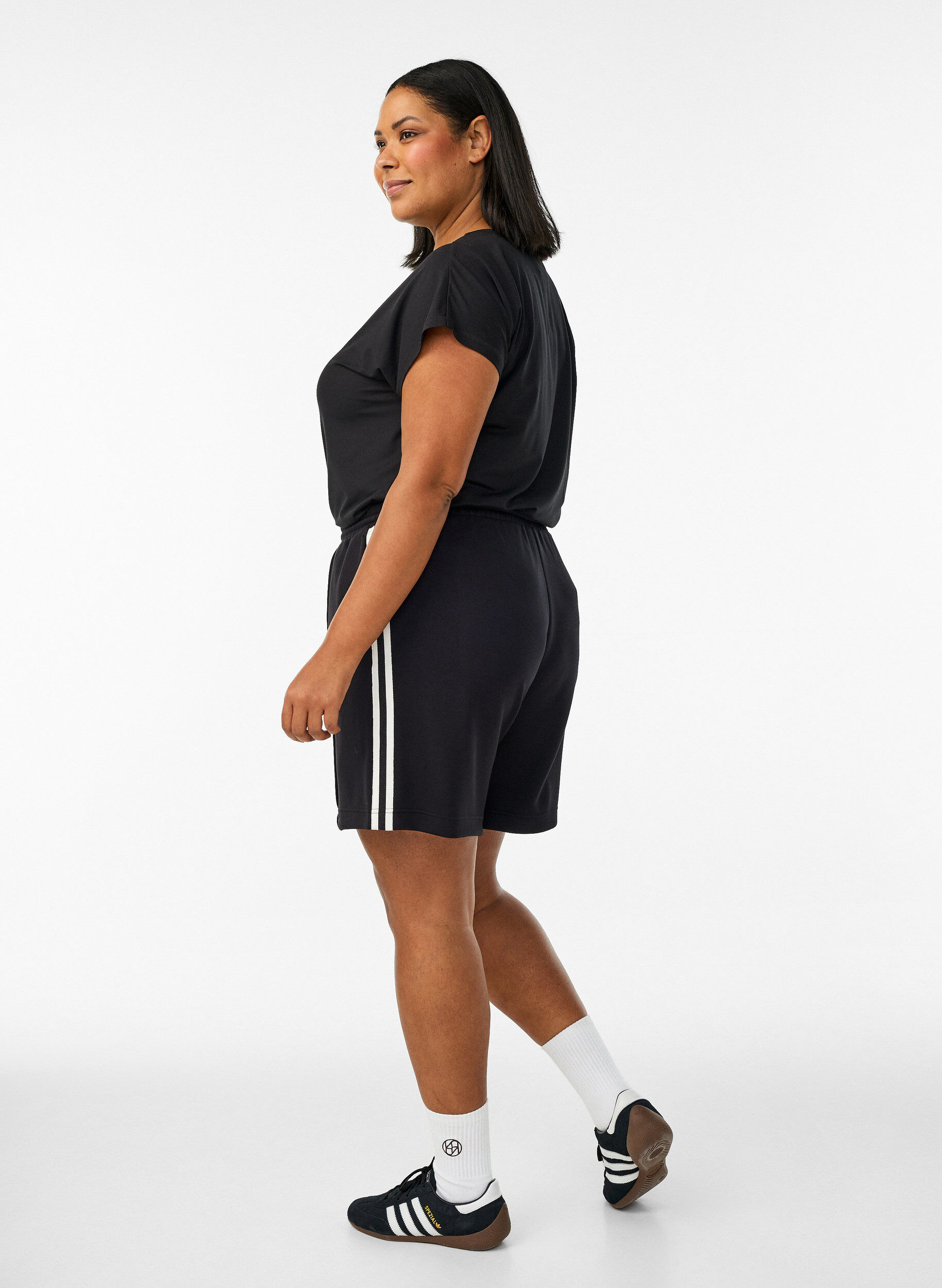 ZizziHoch taillierte Shorts mit Streifendetails, Schwarz, Model image number 2