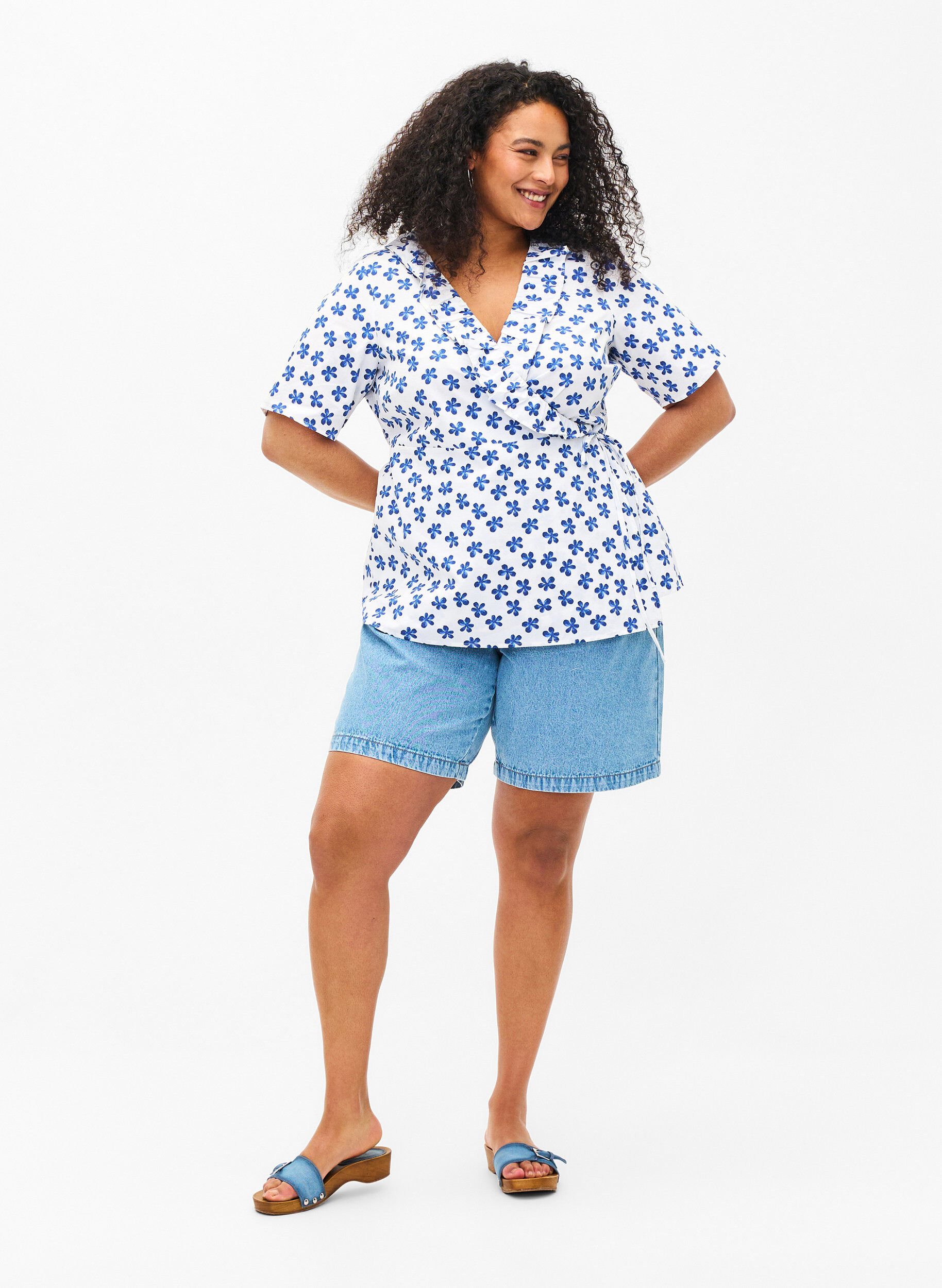 ZizziWickelbluse aus Baumwolle mit Blumendruck, B.White/Small Flower, Model image number 2