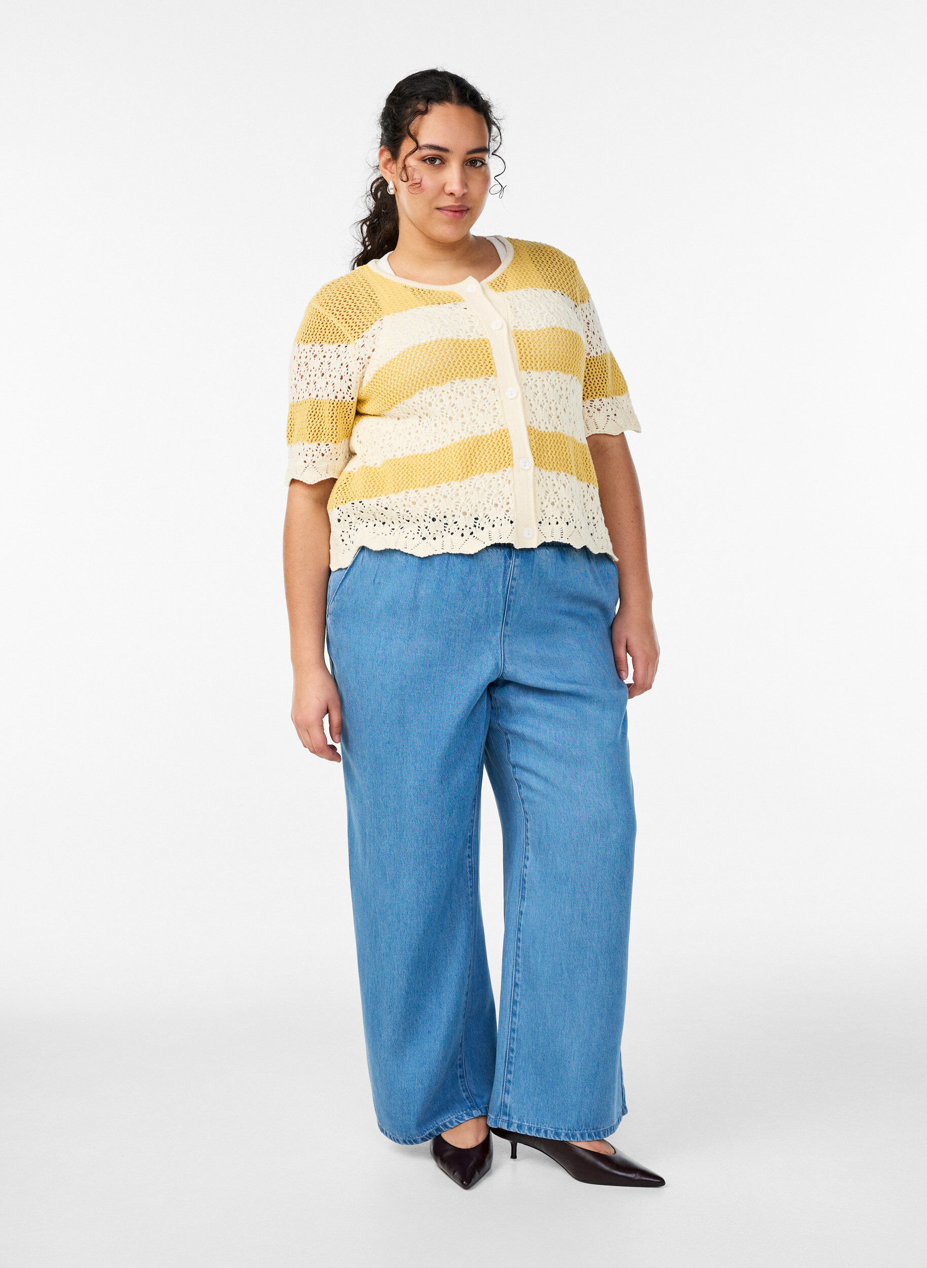 ZizziStrickjacke mit Lochstickerei und Streifen, Gelb, Model image number 1