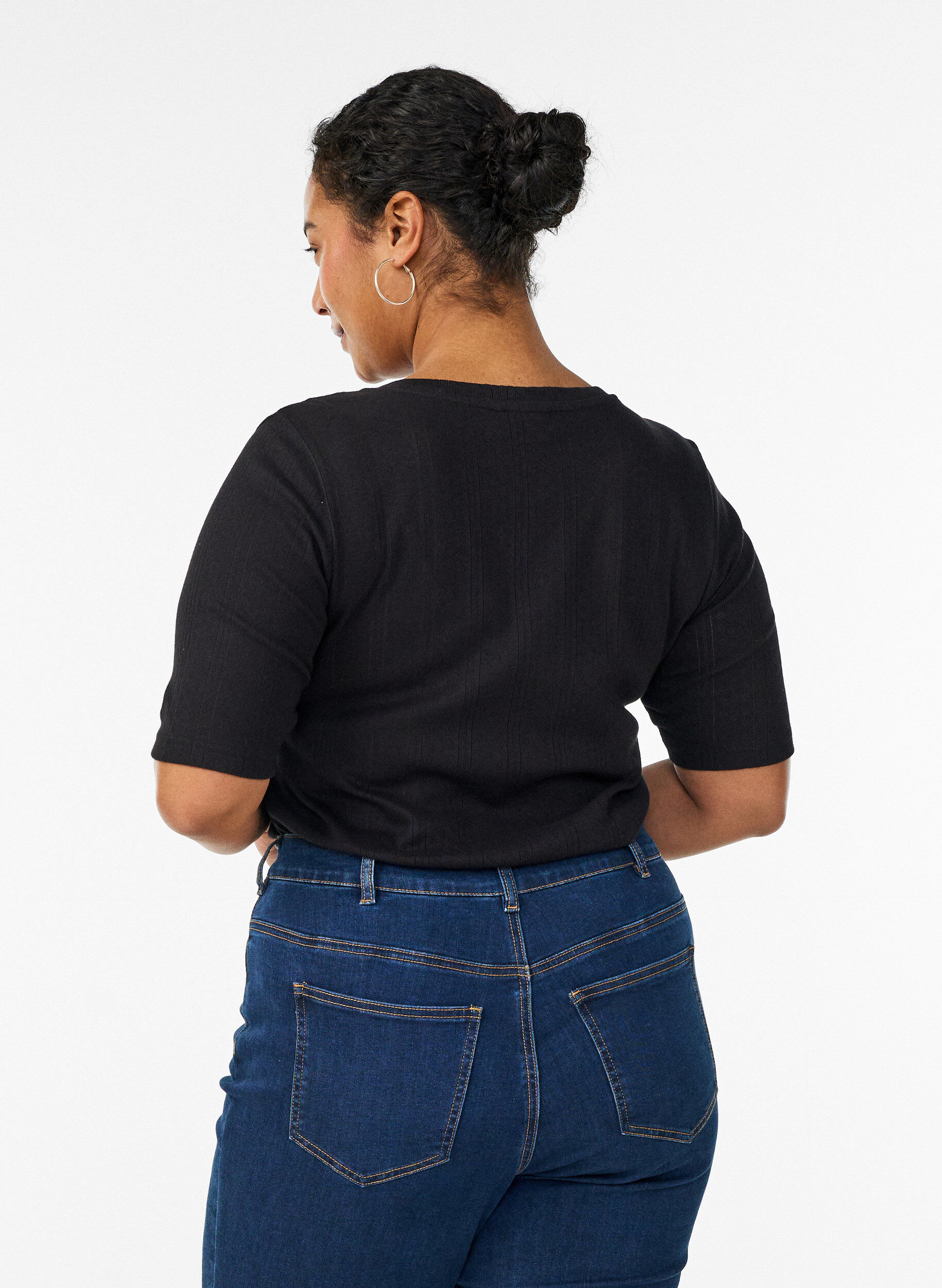 ZizziT-Shirt aus Baumwolle mit Lochstickerei, Schwarz, Model image number 2