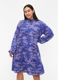 FLASH – Langärmeliges Kleid mit Aufdruck, Dazzling Blue AOP, Model