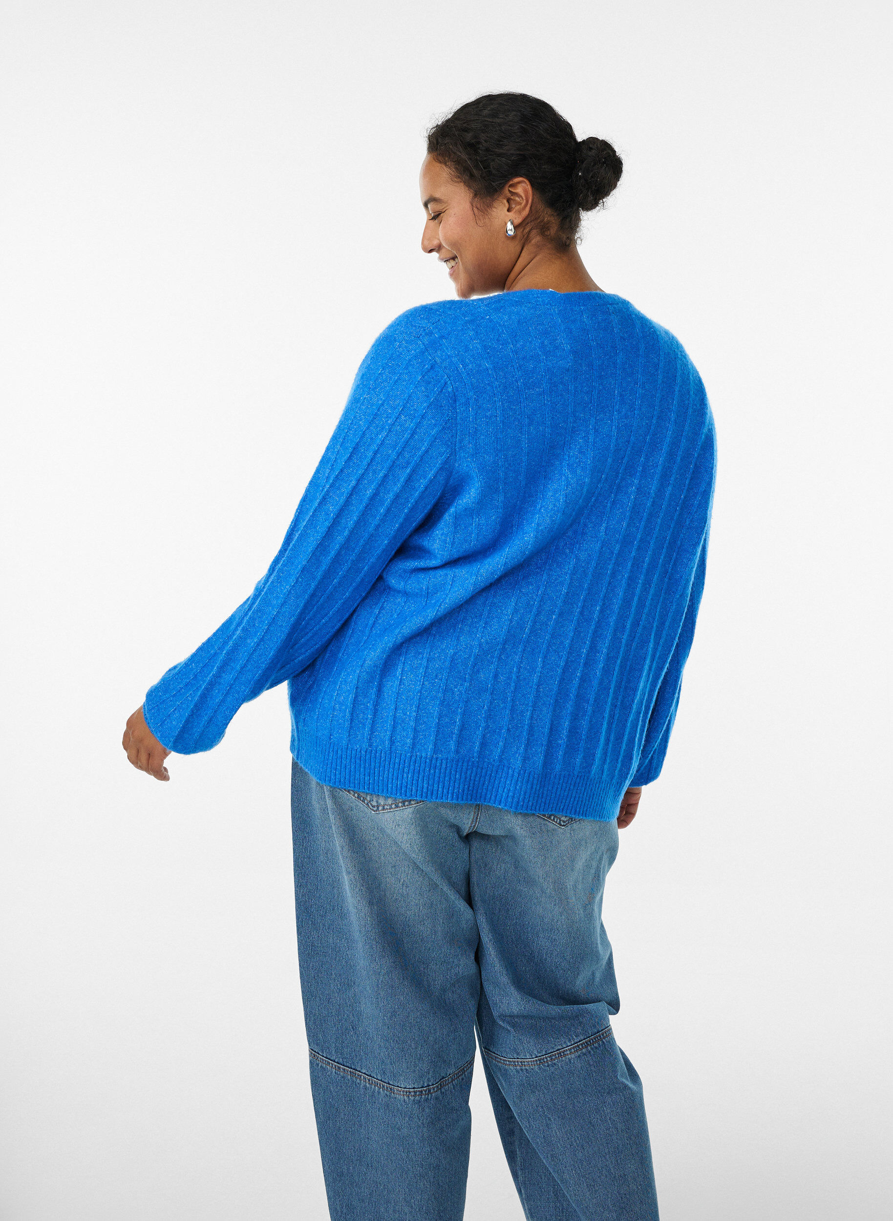 ZizziStrickjacke mit Rippstruktur und Ballon&auml;rmeln, Blau, Model image number 2