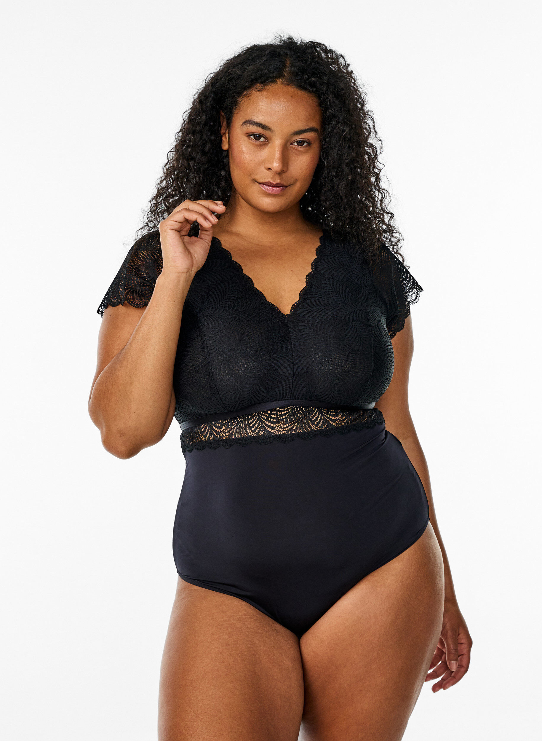 Body aus Spitze mit kurzen &Auml;rmeln, Schwarz, Model