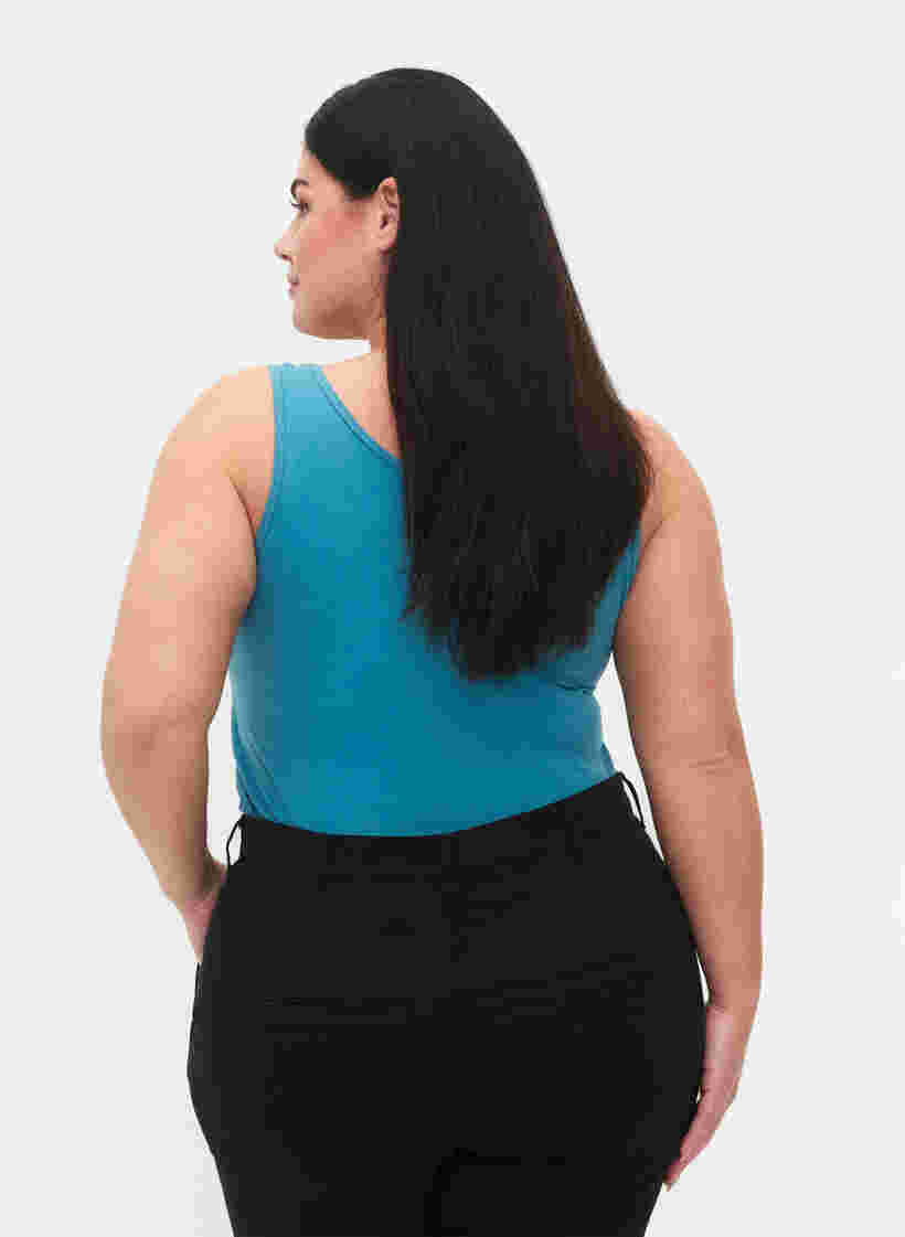 Einfarbiges basic Top aus Baumwolle, Brittany Blue, Model image number 1