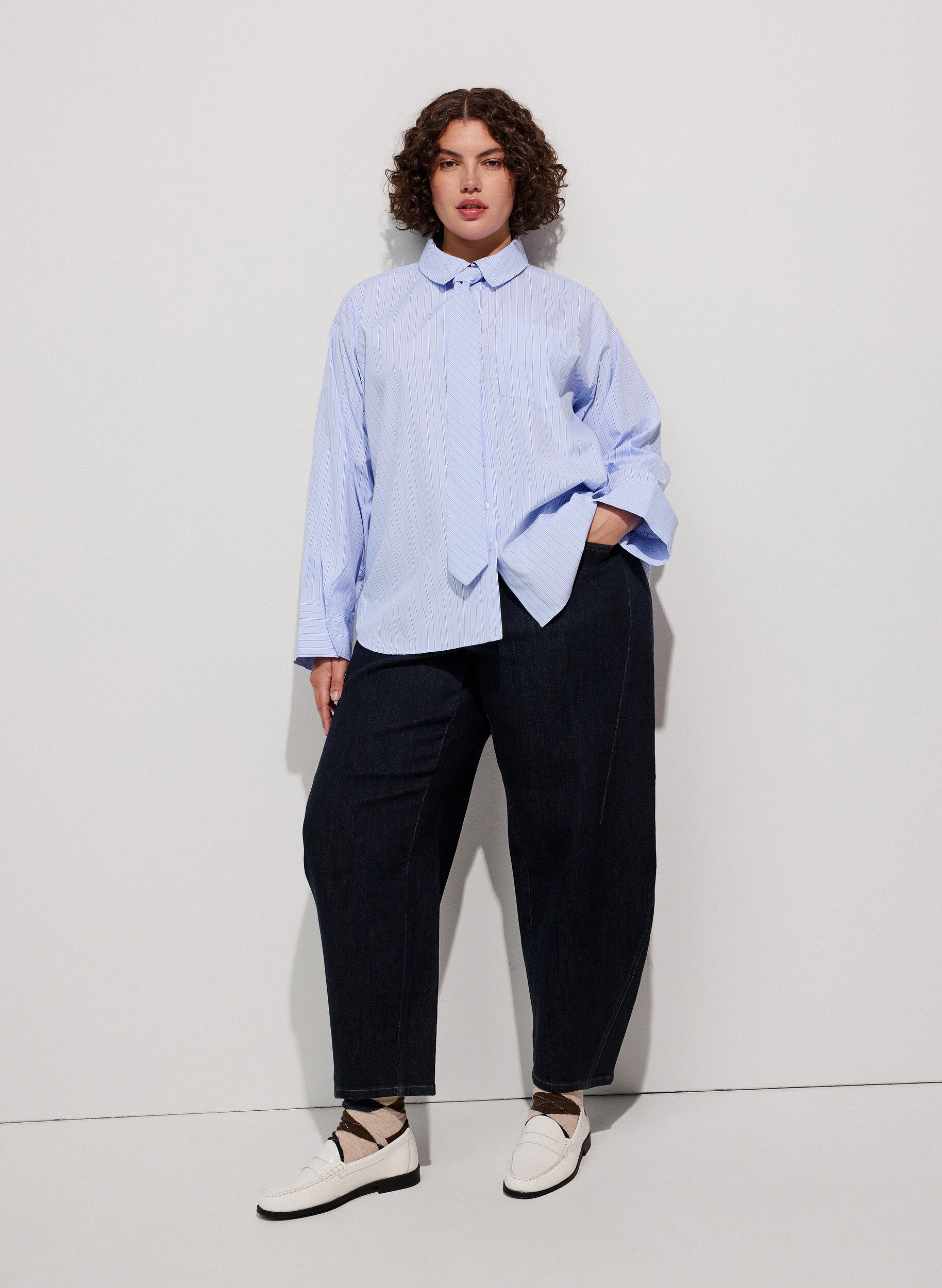 ZizziLockere Bluse mit Bindeband, Blau, Model image number 1