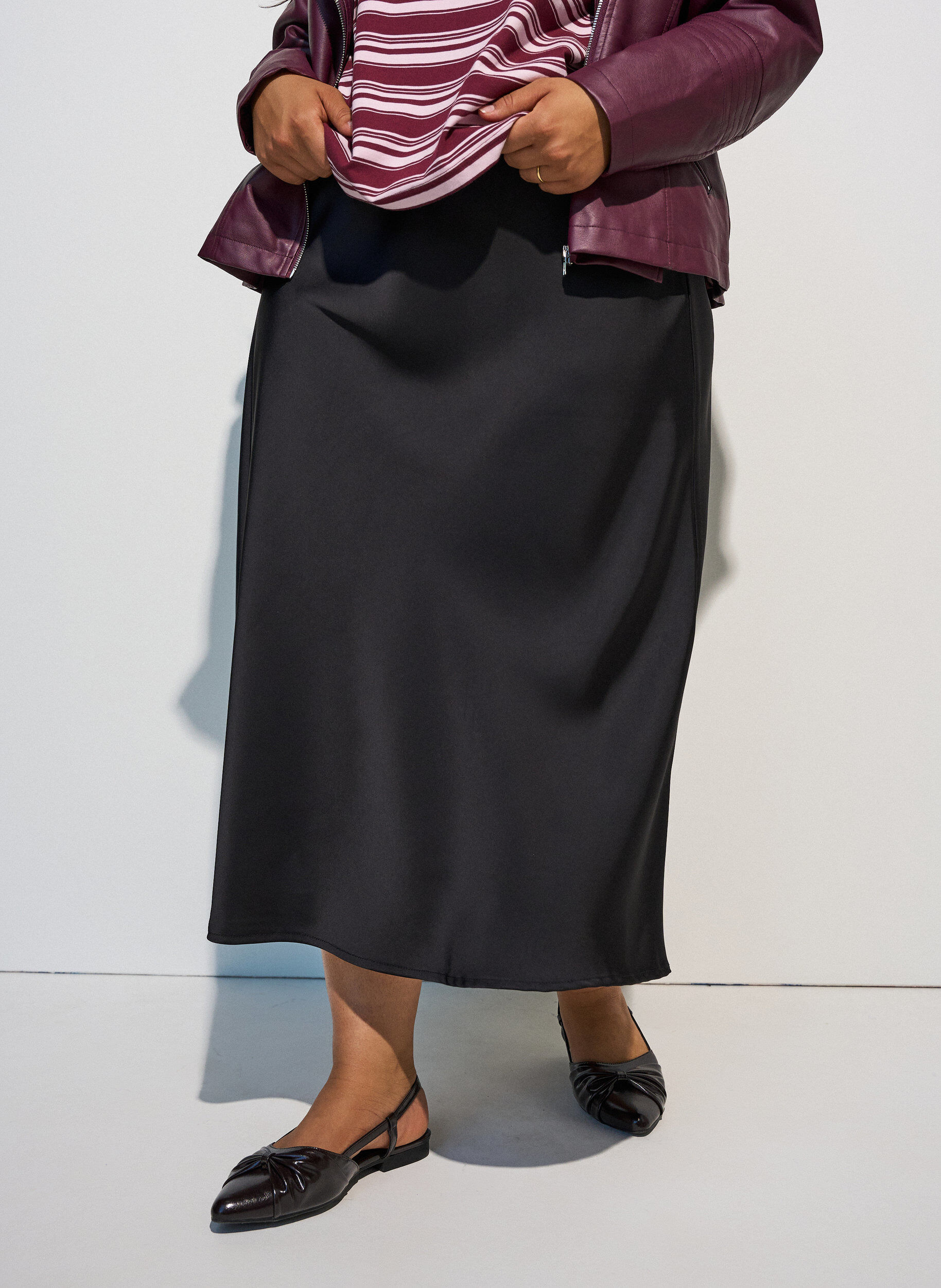 ZizziMidirock aus Satin, Schwarz, Model image number 3