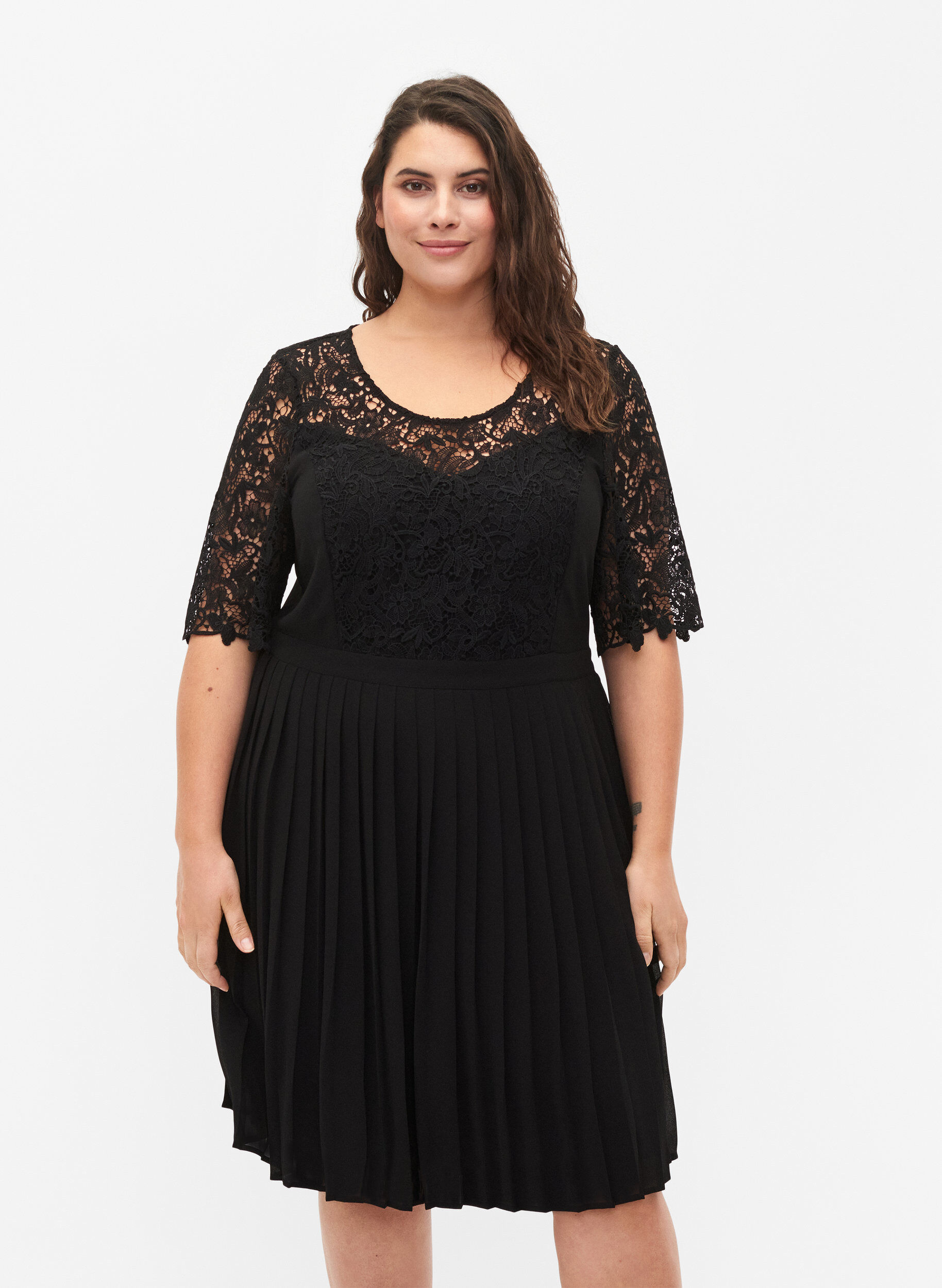 ZizziKurz&auml;rmeliges Kleid mit Spitzenoberteil, Black, Model image number 0