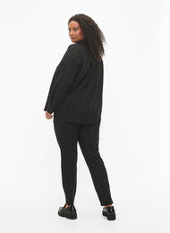 Hose aus Viskose mit Ton-in-Ton-Muster, Black, Model