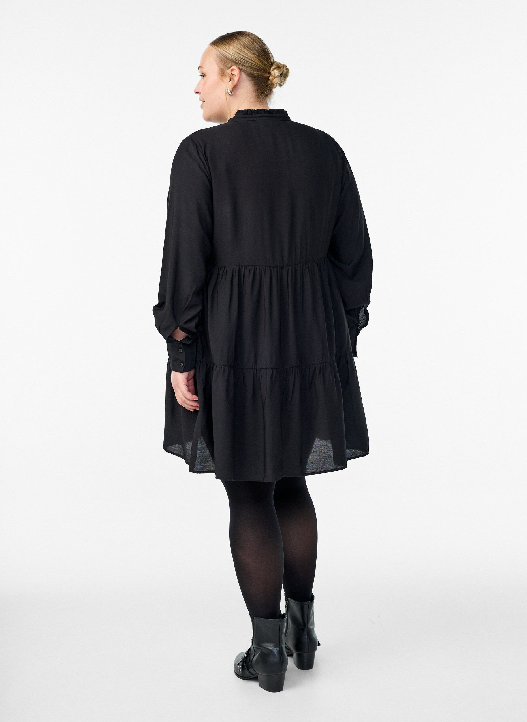 ZizziA-Linien-Kleid mit R&uuml;schenkragen, Schwarz, Model image number 2