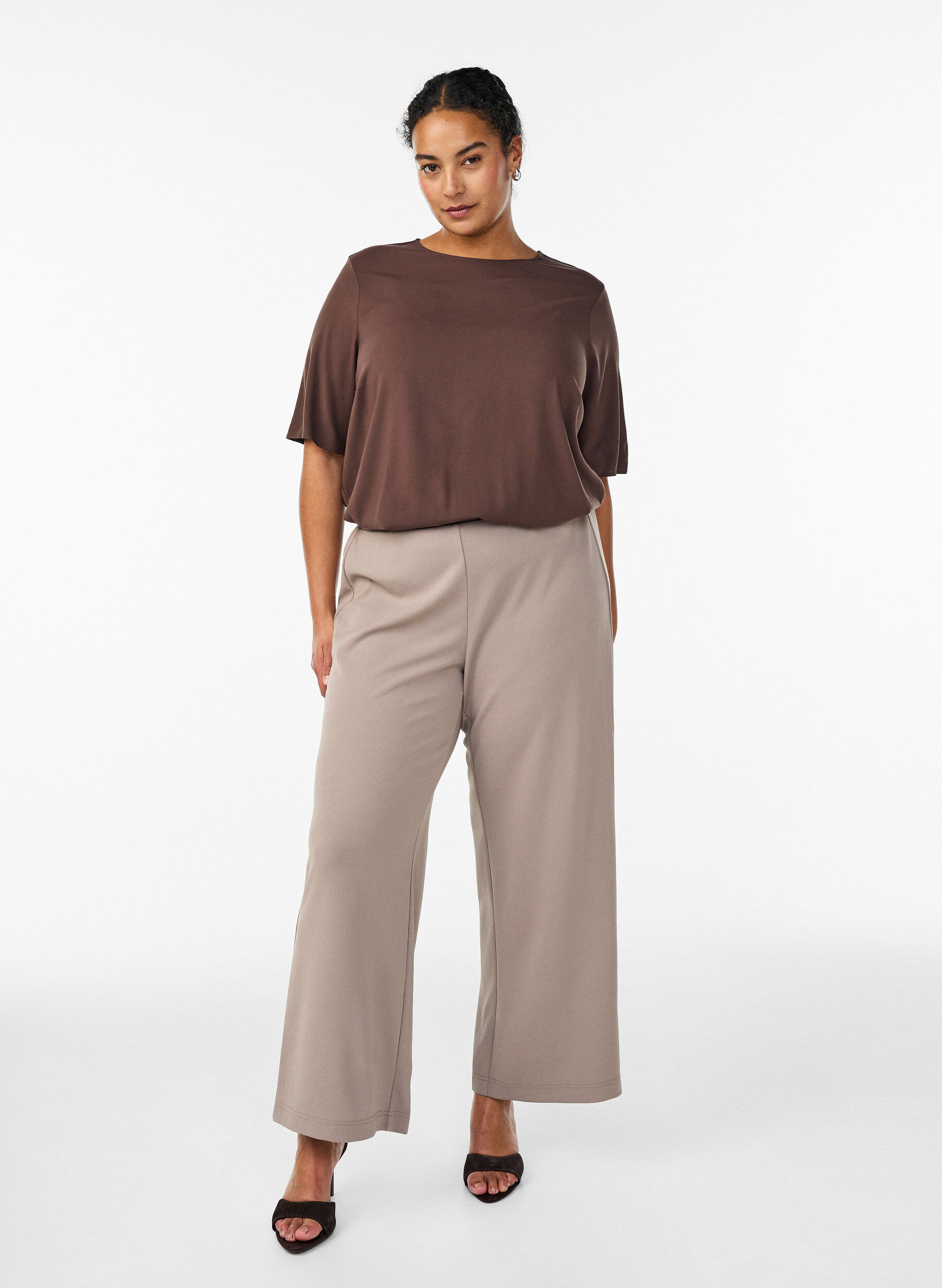 ZizziFLASH &ndash; Kurz&auml;rmelige, gewebte Bluse mit Rundhals, Braun, Model image number 1