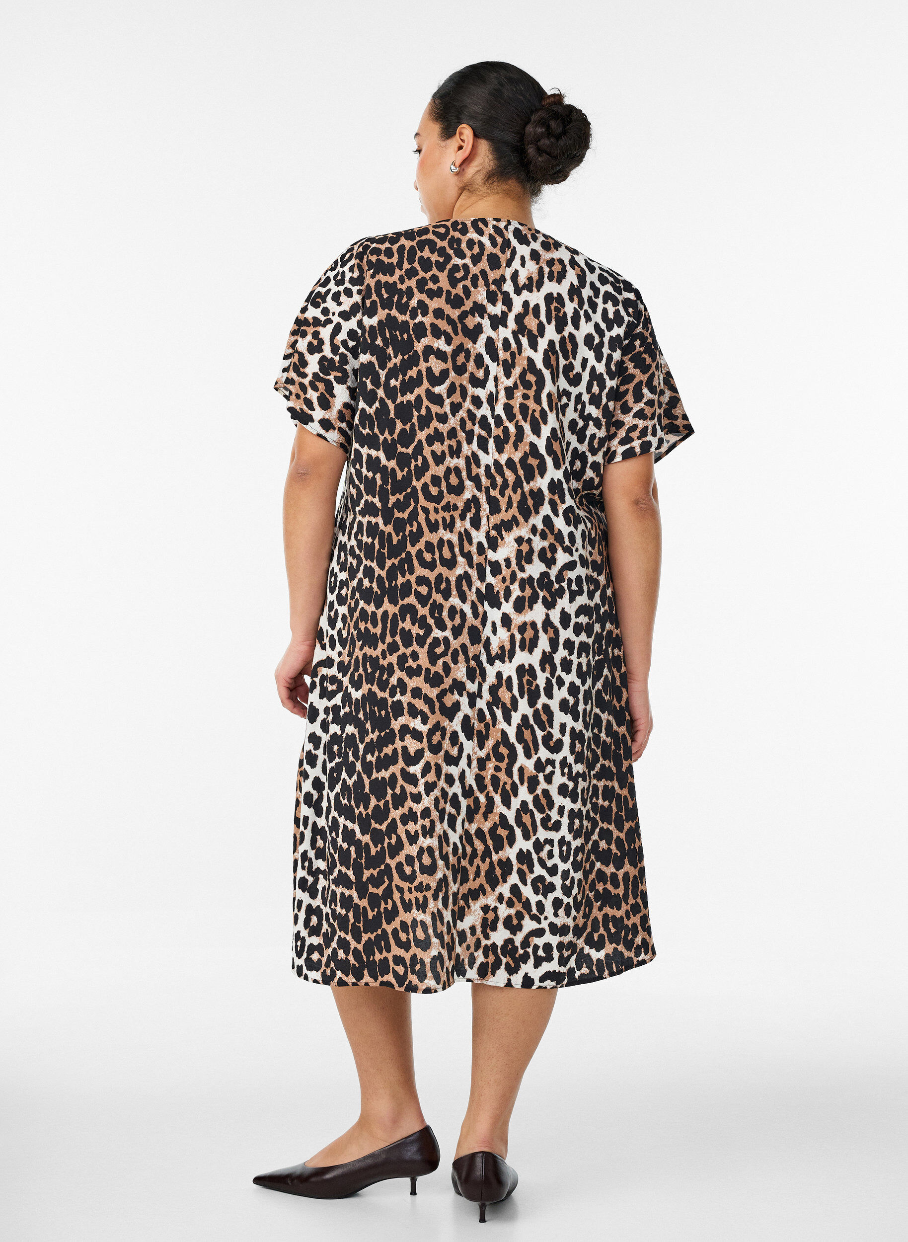 ZizziKleid aus Viskose mit V-Ausschnitt, Braun, Model image number 1