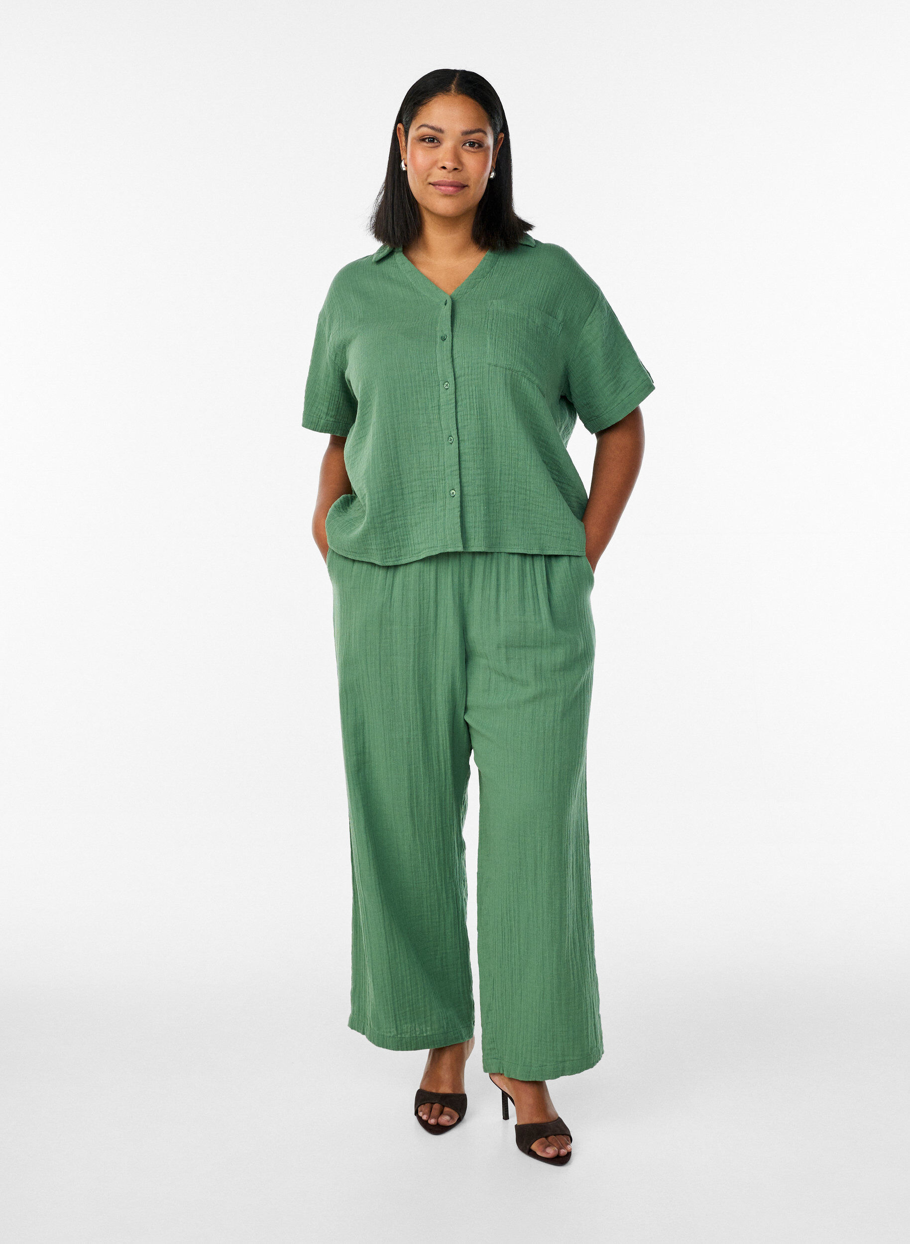 ZizziBluse aus Baumwoll-Musselin mit kurzen &Auml;rmeln, Gr&uuml;n, Model image number 1