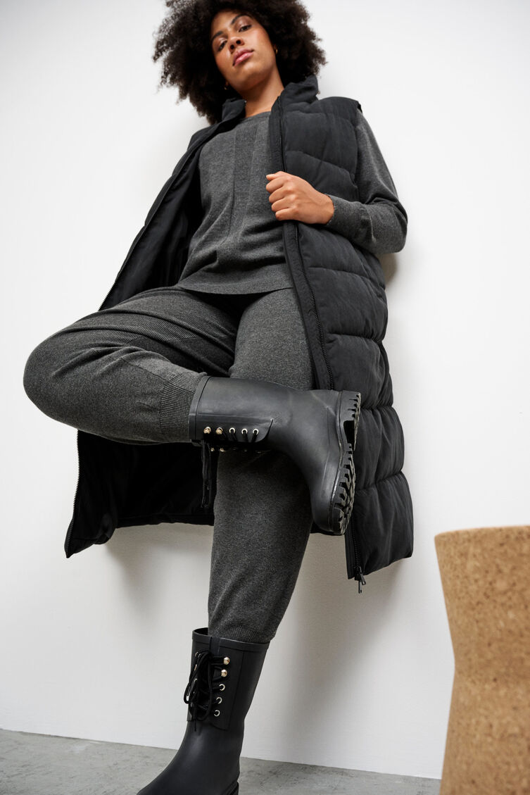 Gummistiefel mit breiter Passform sowie Schnürsenkel, Black, Model image number 0