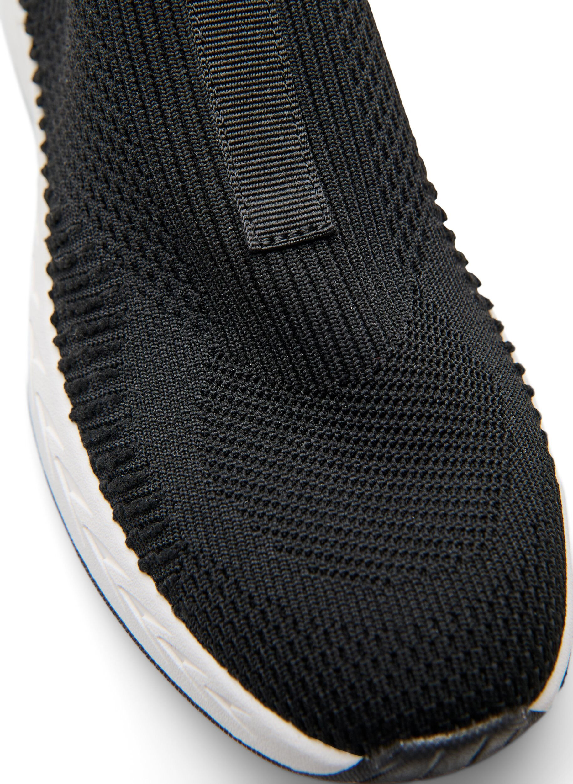 ZizziWeit geschnittener Slip-On-Sneaker, Schwarz, Packshot image number 3