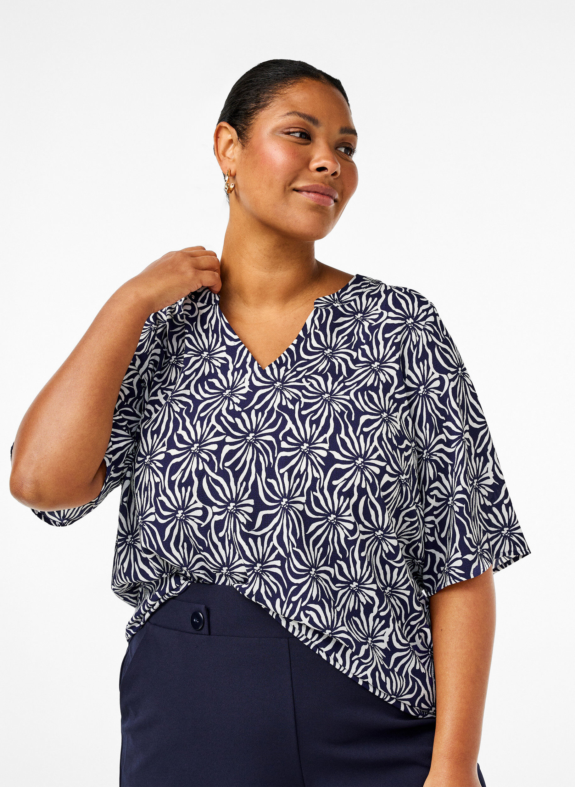 ZizziBluse mit V-Ausschnitt und Blumendruck, White Blue Flower, Model image number 0