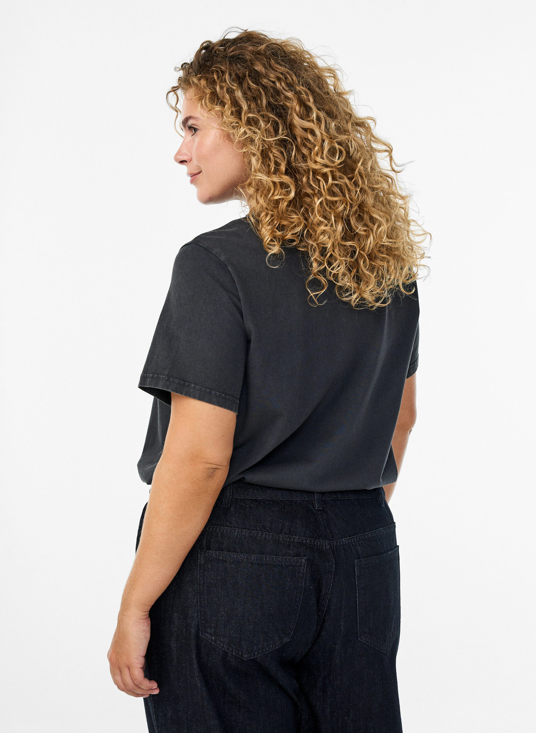 ZizziT-Shirt aus Bio-Baumwolle mit Nieten, Grau, Model image number 2