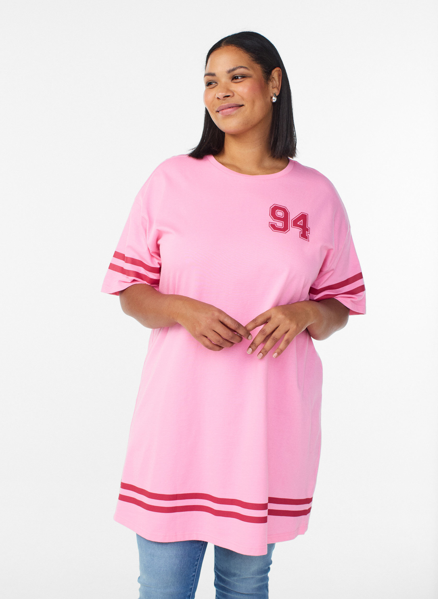 Sportliches T-Shirtkleid aus Baumwolle, Pink, Model