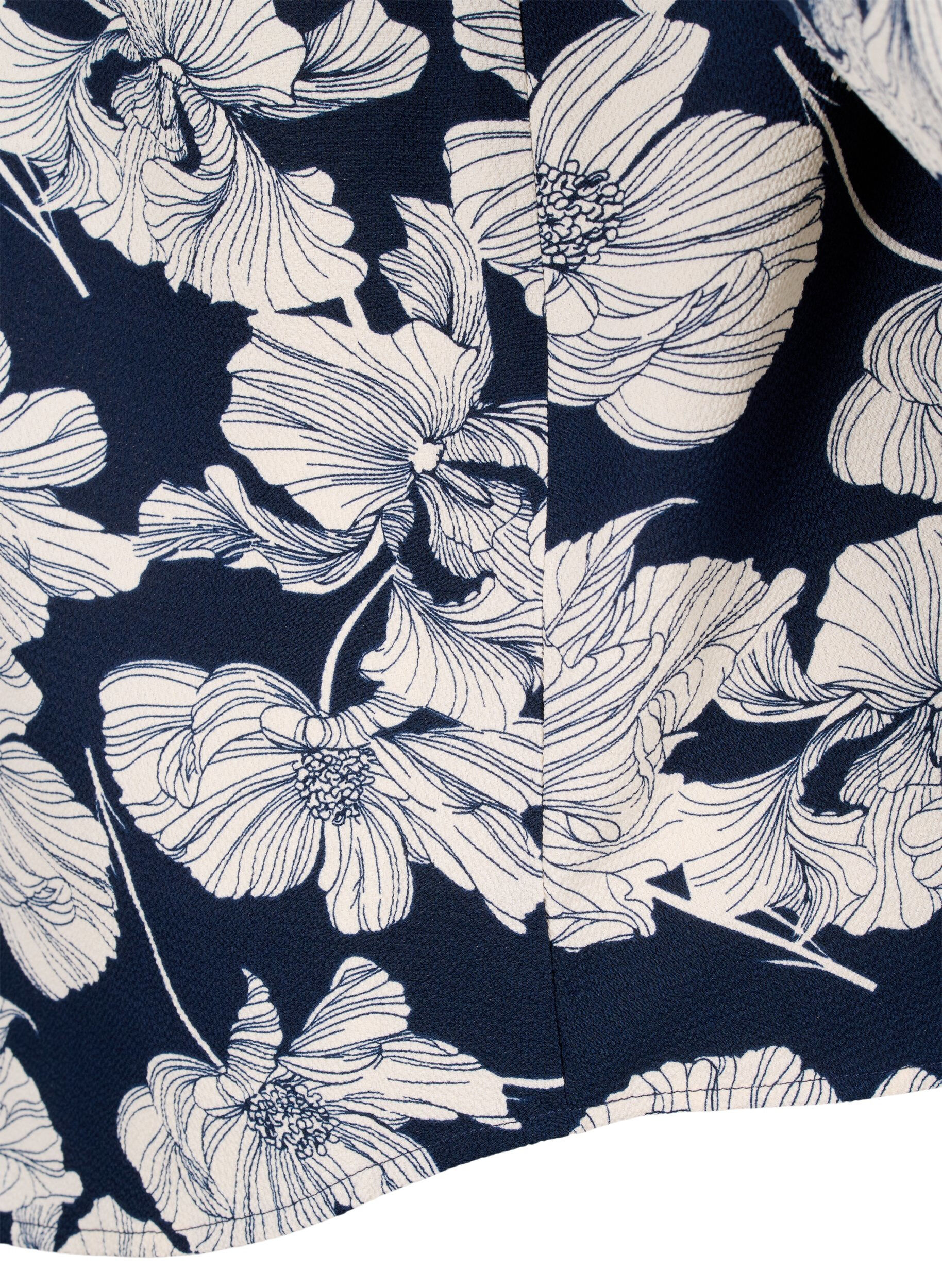 Zizzi Hemdbluse mit V-Ausschnitt und Aufdruck, Navy B. Flower AOP, Packshot image number 3