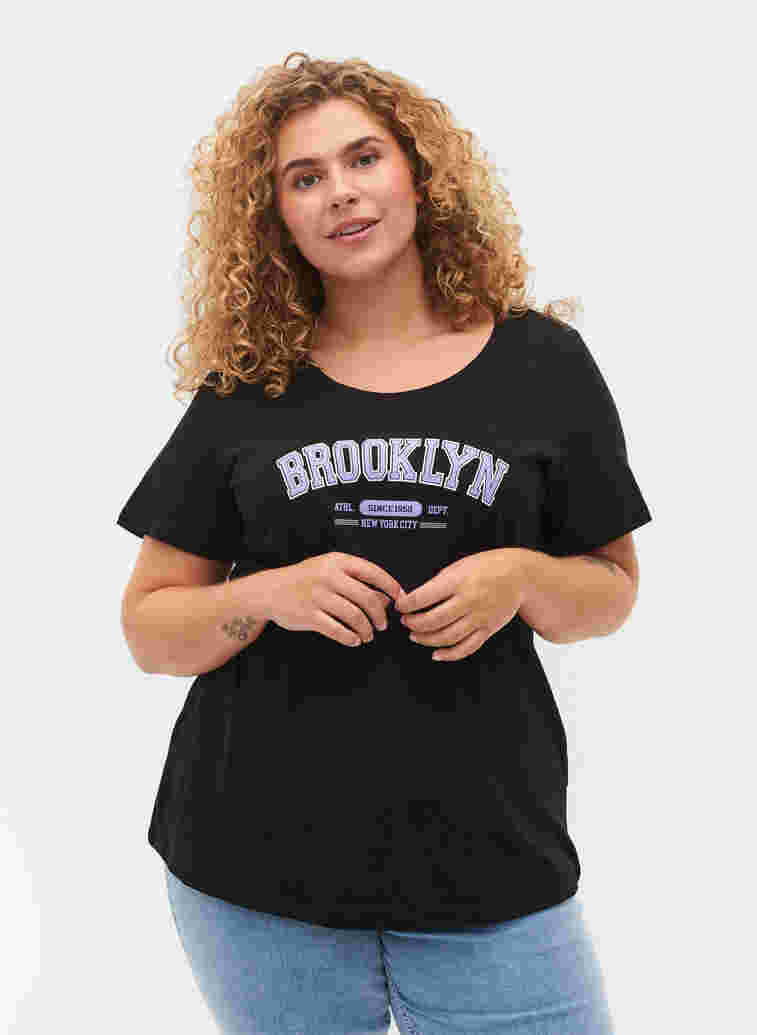 Baumwoll-T-Shirt mit Aufdruck, Black Brooklyn, Model image number 0