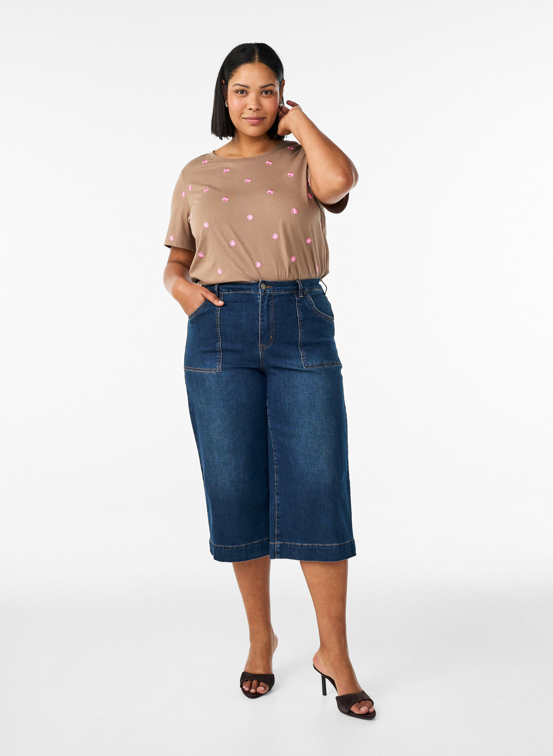 ZizziT-Shirt aus Bio-Baumwolle mit aufgestickten Motiven, Braun, Model image number 1