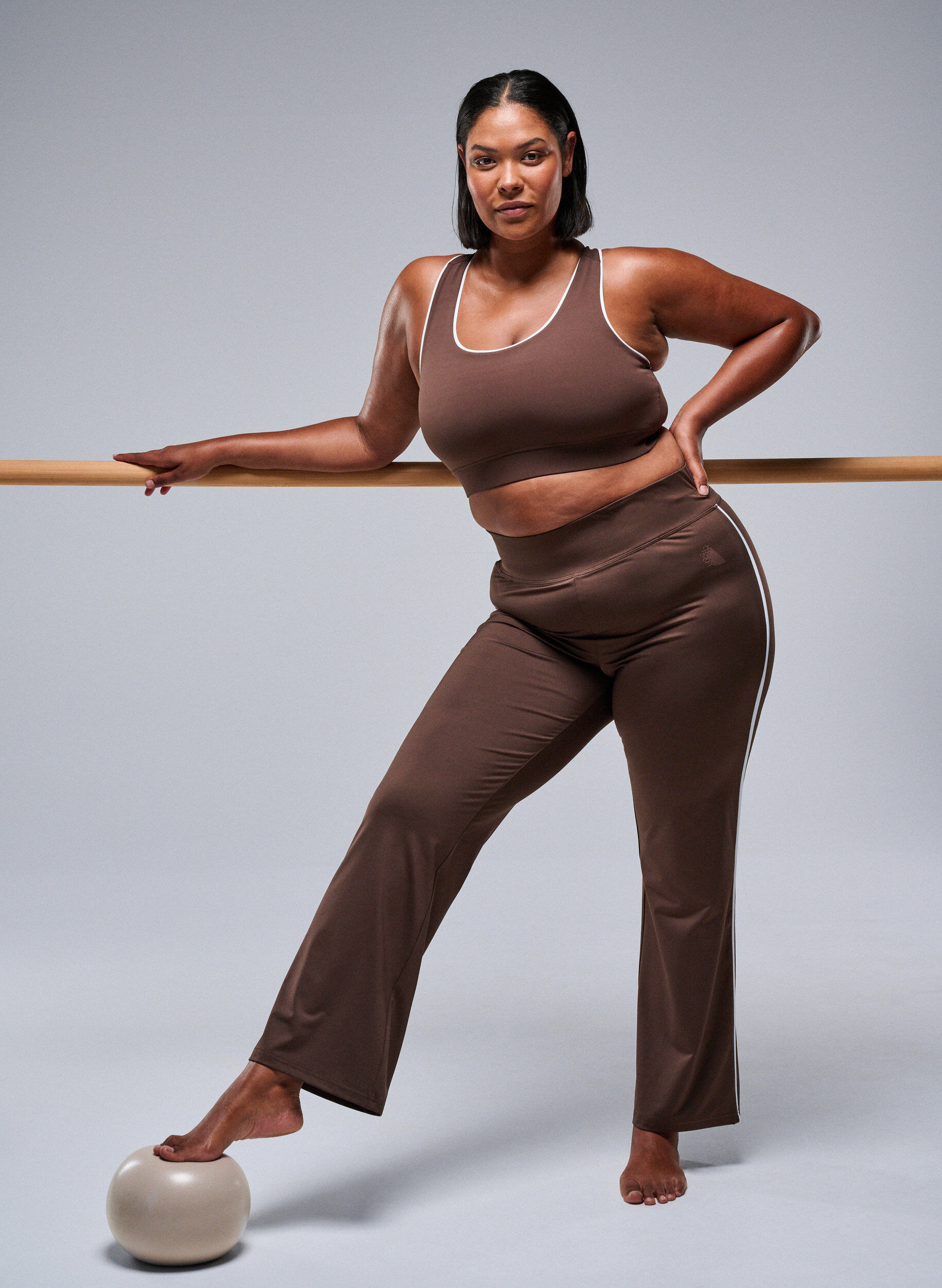 ZizziAusgestellte Trainingshosen mit Kontrastpaspelierung, Braun, Image image number 0