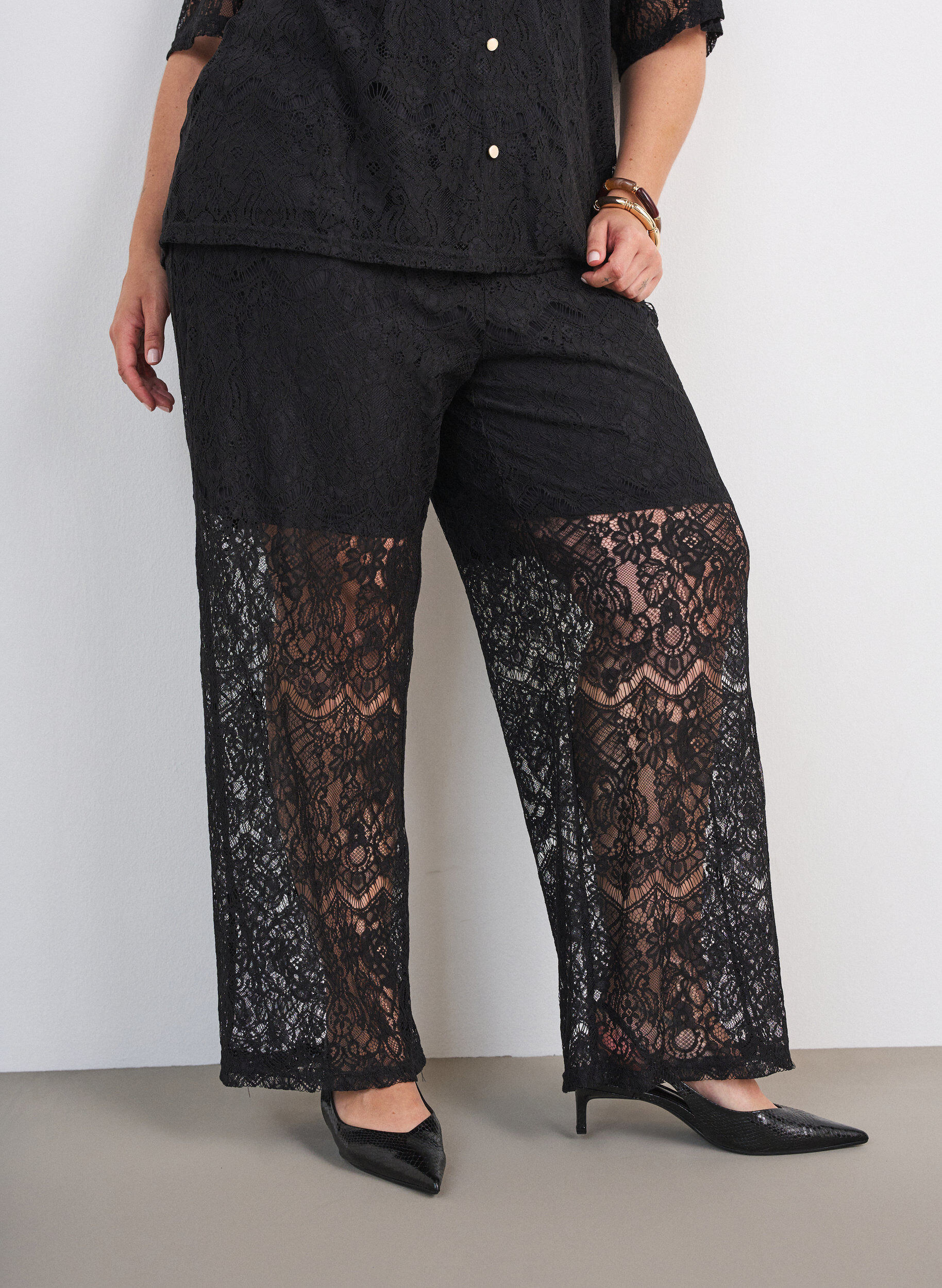 ZizziSpitzenhose mit geradem Bein und Innenhose, Schwarz, Model image number 2