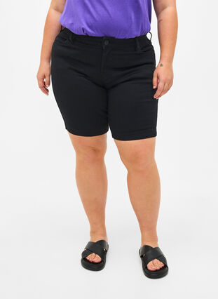 Slim Fit Emily Shorts mit normaler Taille, Black solid, Model image number 2