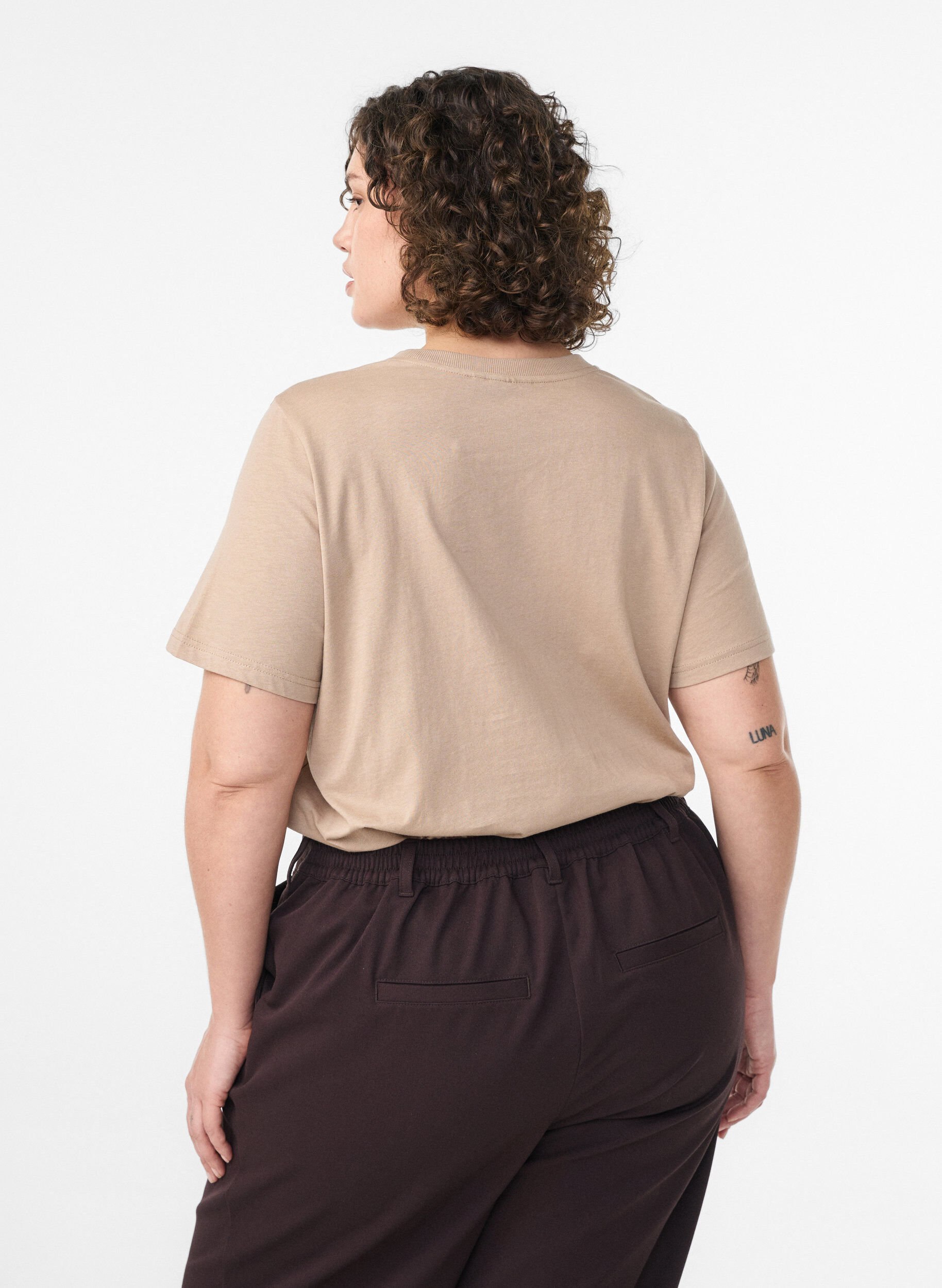ZizziBasic-T-Shirt aus Baumwolle mit Rundhalsausschnitt, Beige, Model image number 2