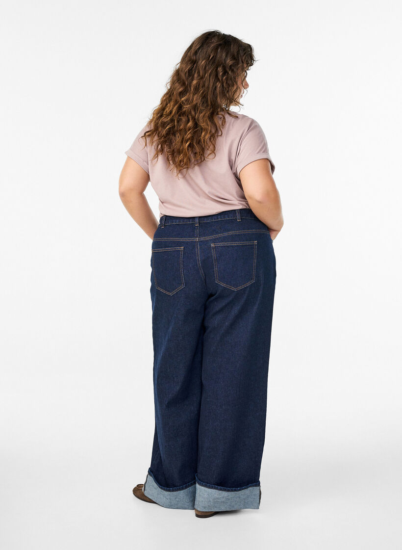 Straight-Fit-Jeans mit weitem Bein und Umschlag, Blau, Model