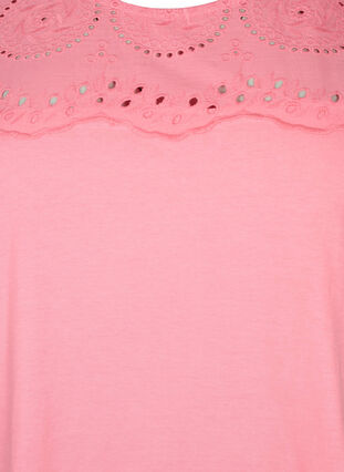 T-Shirt aus Bio-Baumwolle mit Lochstickerei, Strawberry Pink , Packshot image number 2