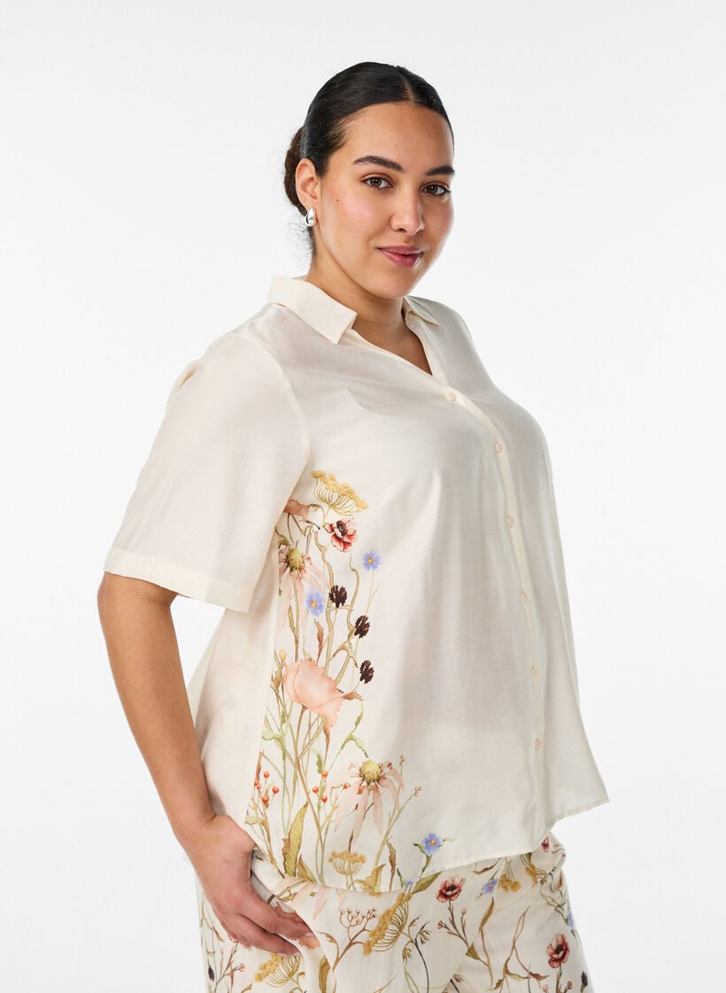 Bluse mit ellbogenlangen &Auml;rmeln und gebl&uuml;mten Details, Beige, Model image number 0