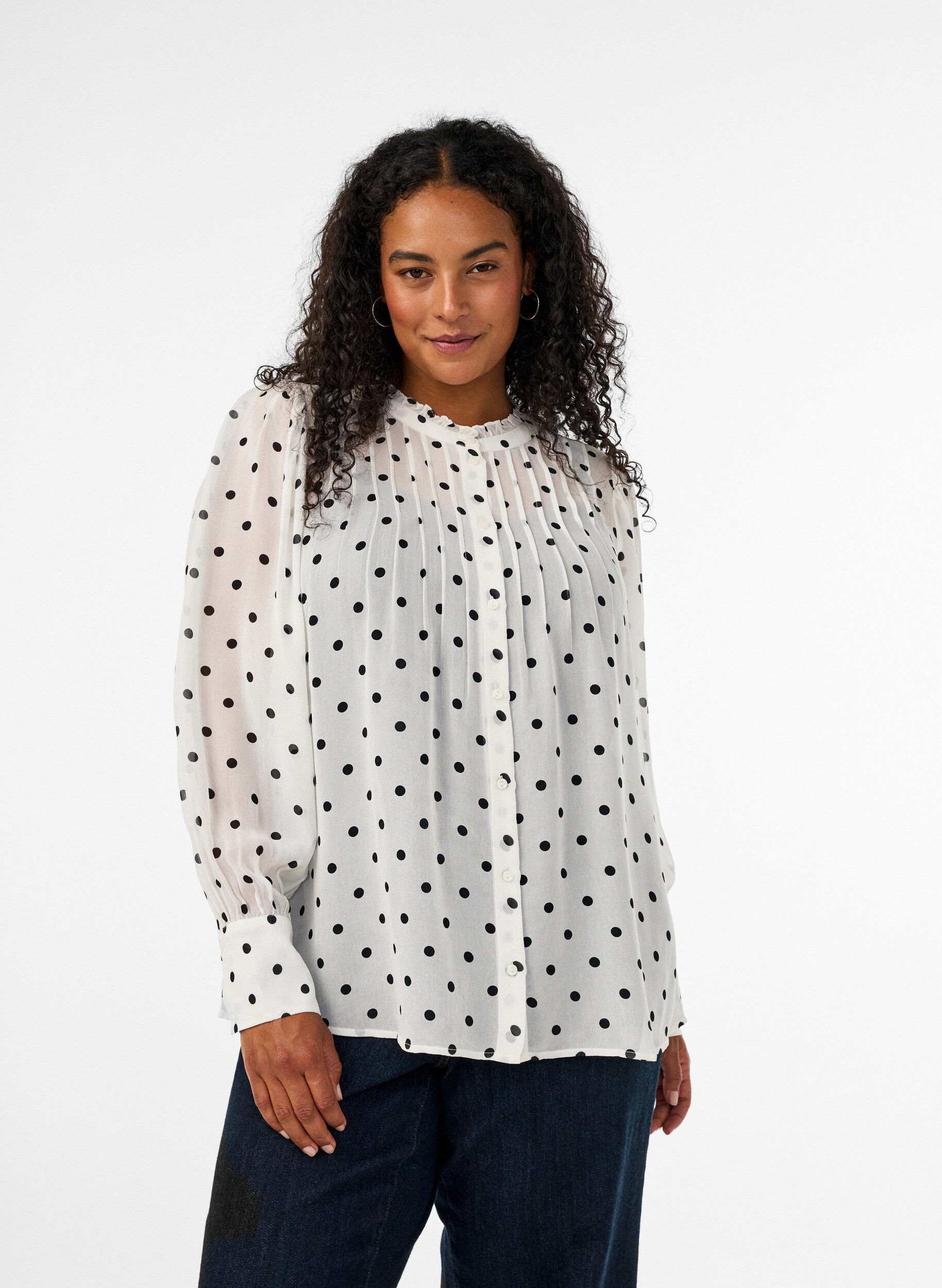 Bluse aus Viskose mit R&uuml;schenkragen, Wei&szlig;, Model
