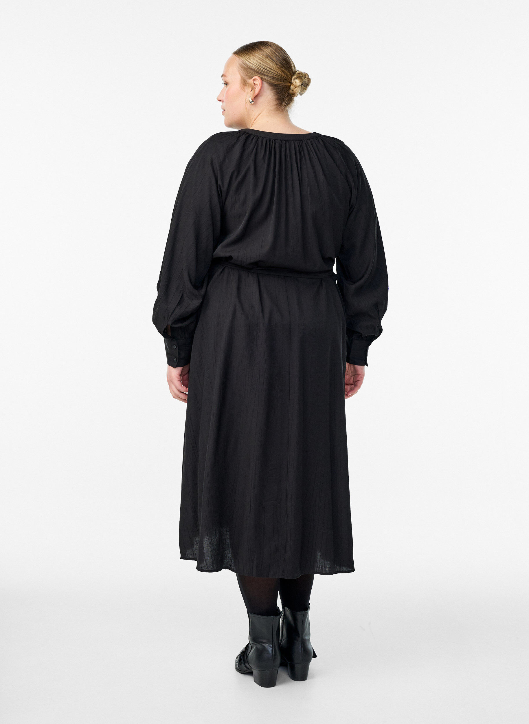 ZizziMidikleid mit Knopfleiste und Bindeg&uuml;rtel, Schwarz, Model image number 1