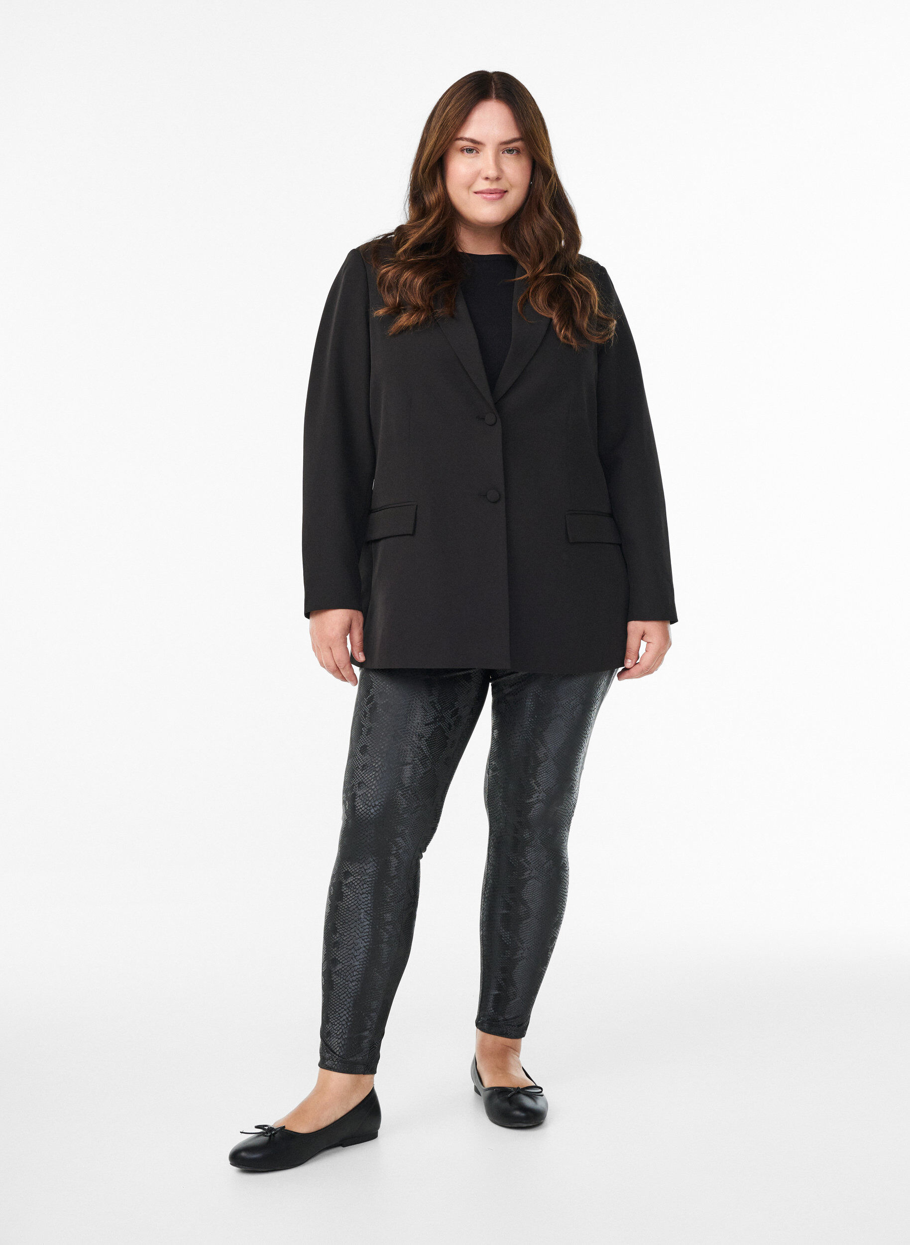 ZizziLeggings aus Kunstleder mit Animal-Print, Schwarz, Model image number 1