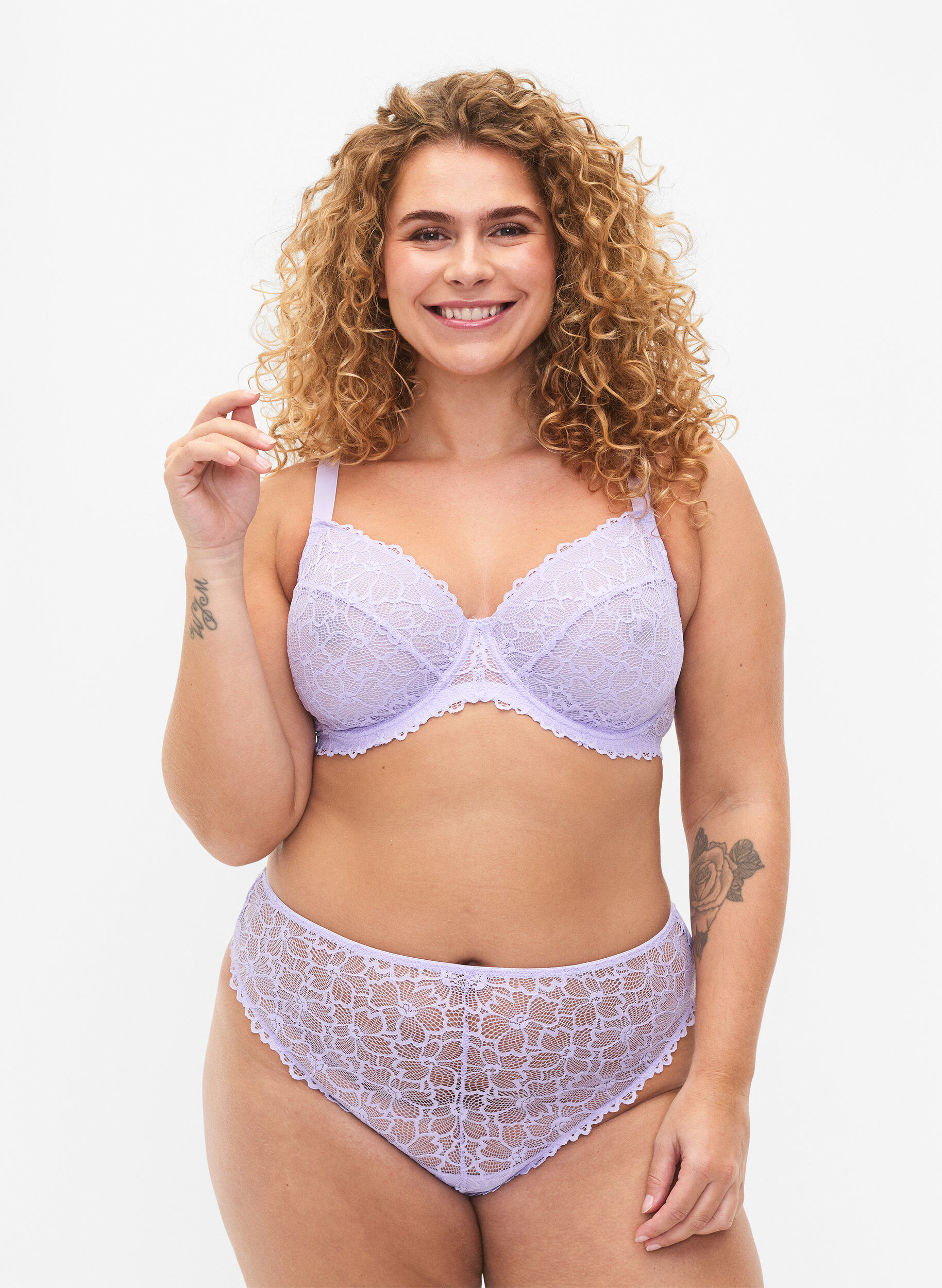 ZizziString aus floraler Spitze mit normaler Taillenh&ouml;he, lila, Model image number 0