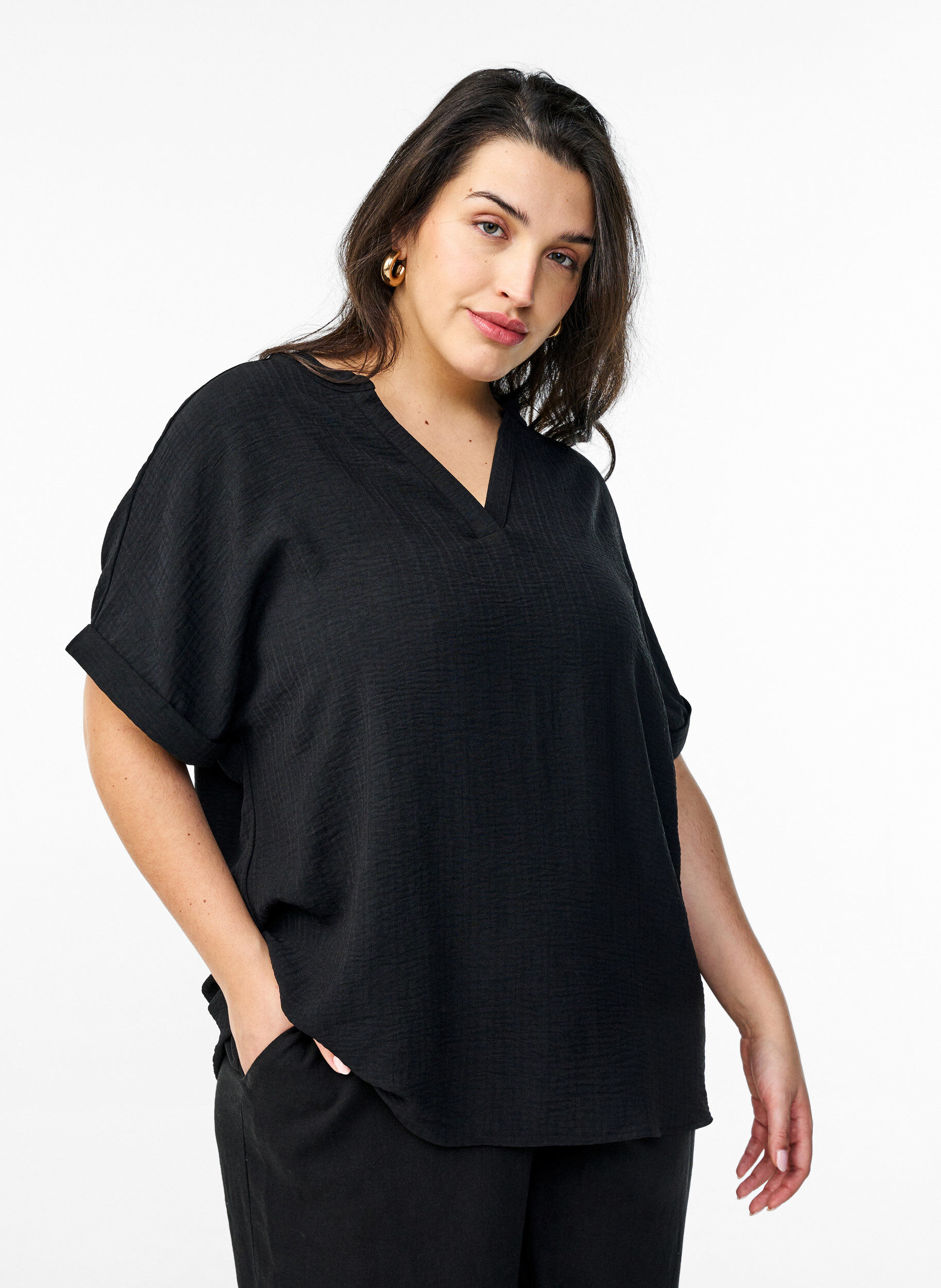 Lockere Bluse mit kurzen &Auml;rmeln, Schwarz, Model