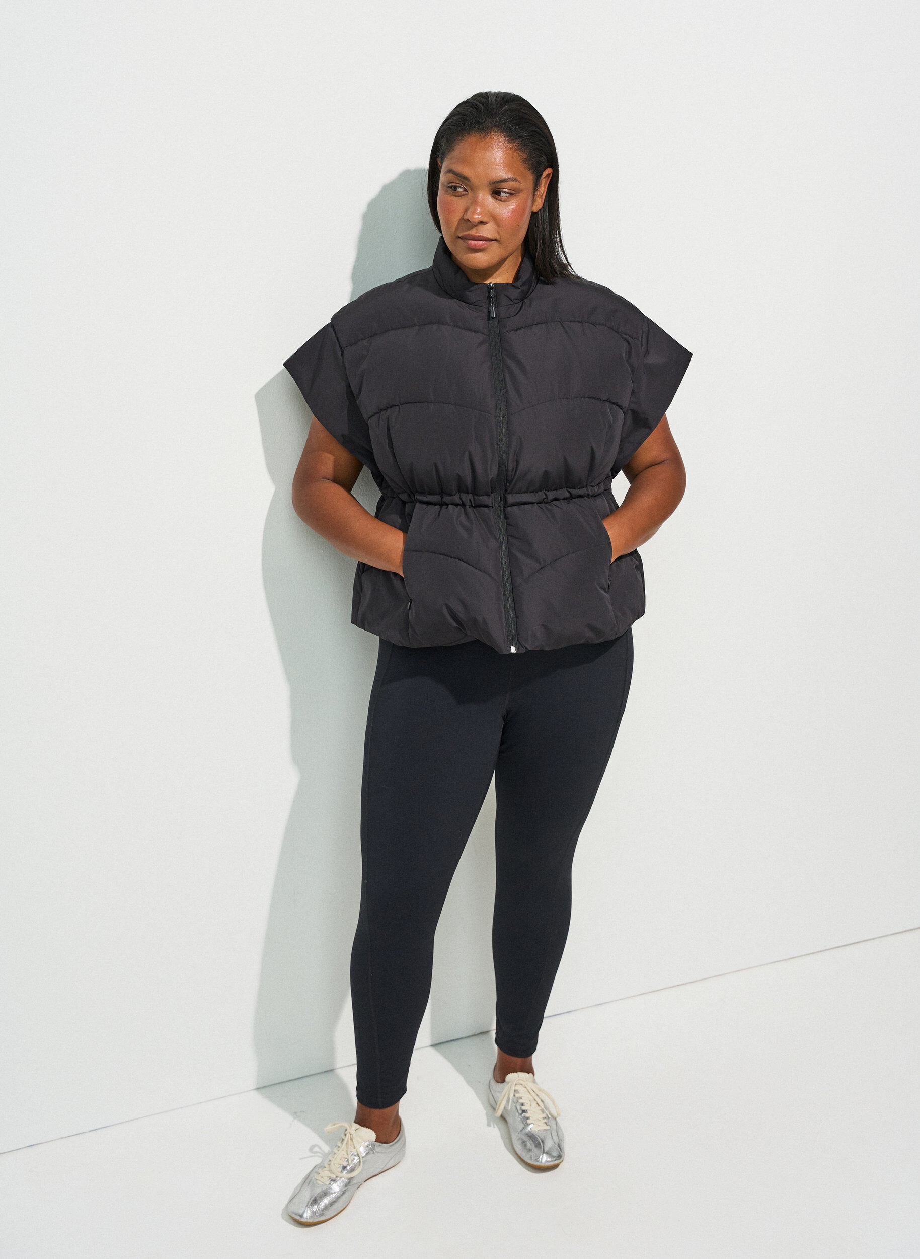 ZizziSteppweste mit verstellbarer Taille, Schwarz, Model image number 1