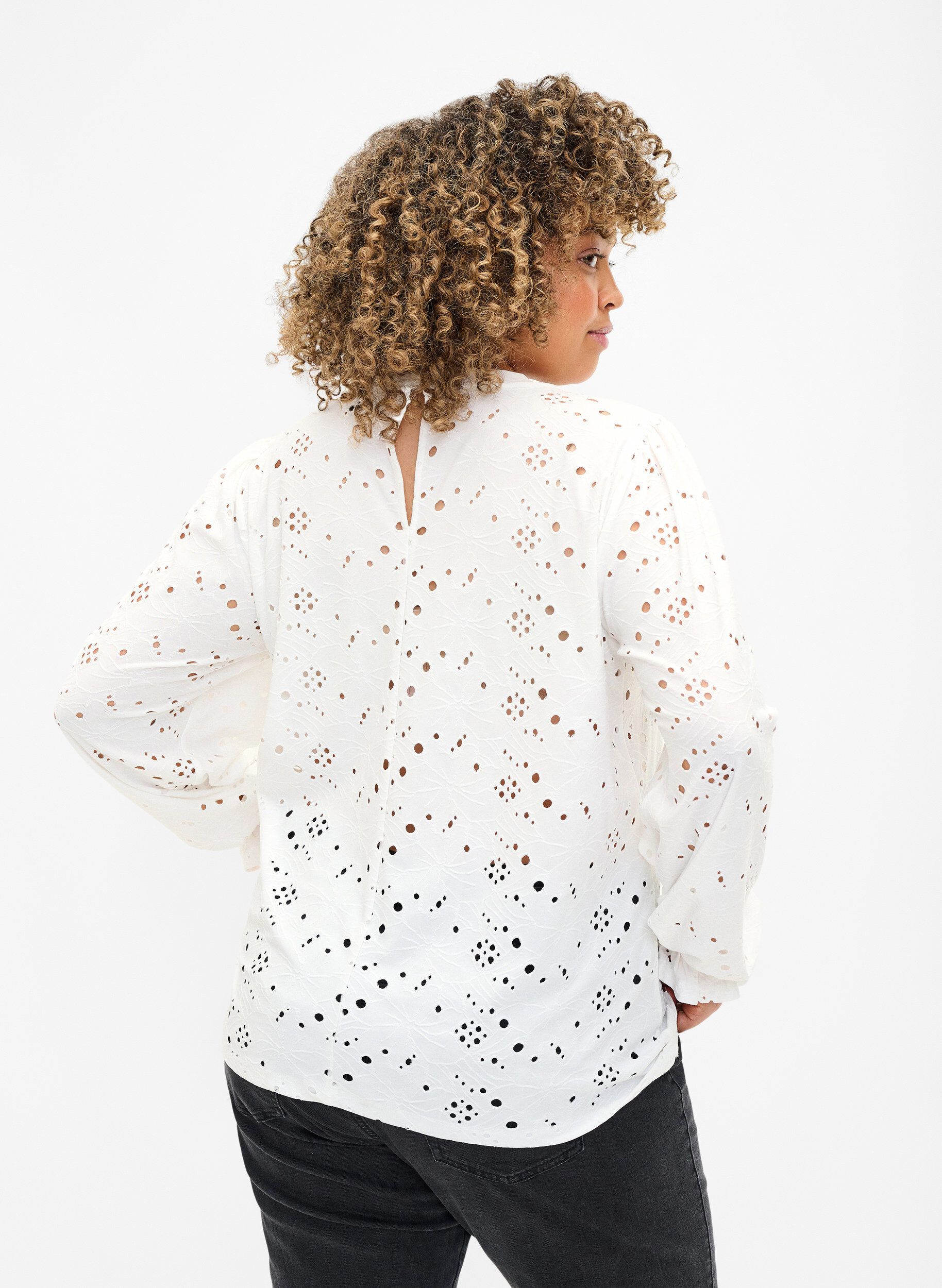 Zizzi Lang&auml;rmlige Bluse mit Lochmuster, Bright White, Model image number 1