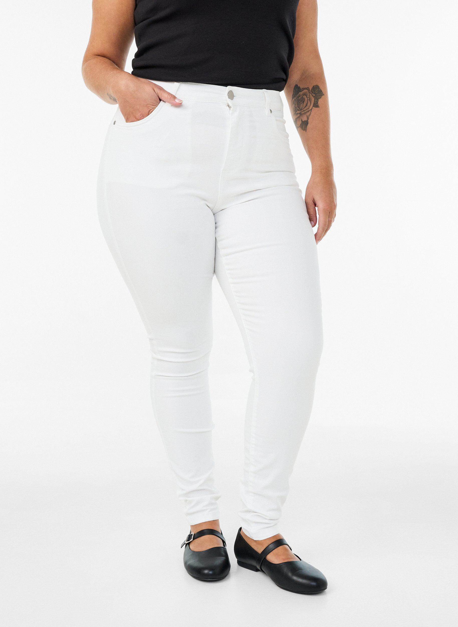 ZizziAmy Super Slim Fit Jeans mit hoher Taille, Wei&szlig;, Model image number 2