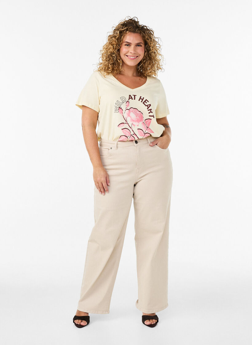 T-Shirt aus Baumwolle mit Frontprint und V-Ausschnitt, Beige, Model image number 1